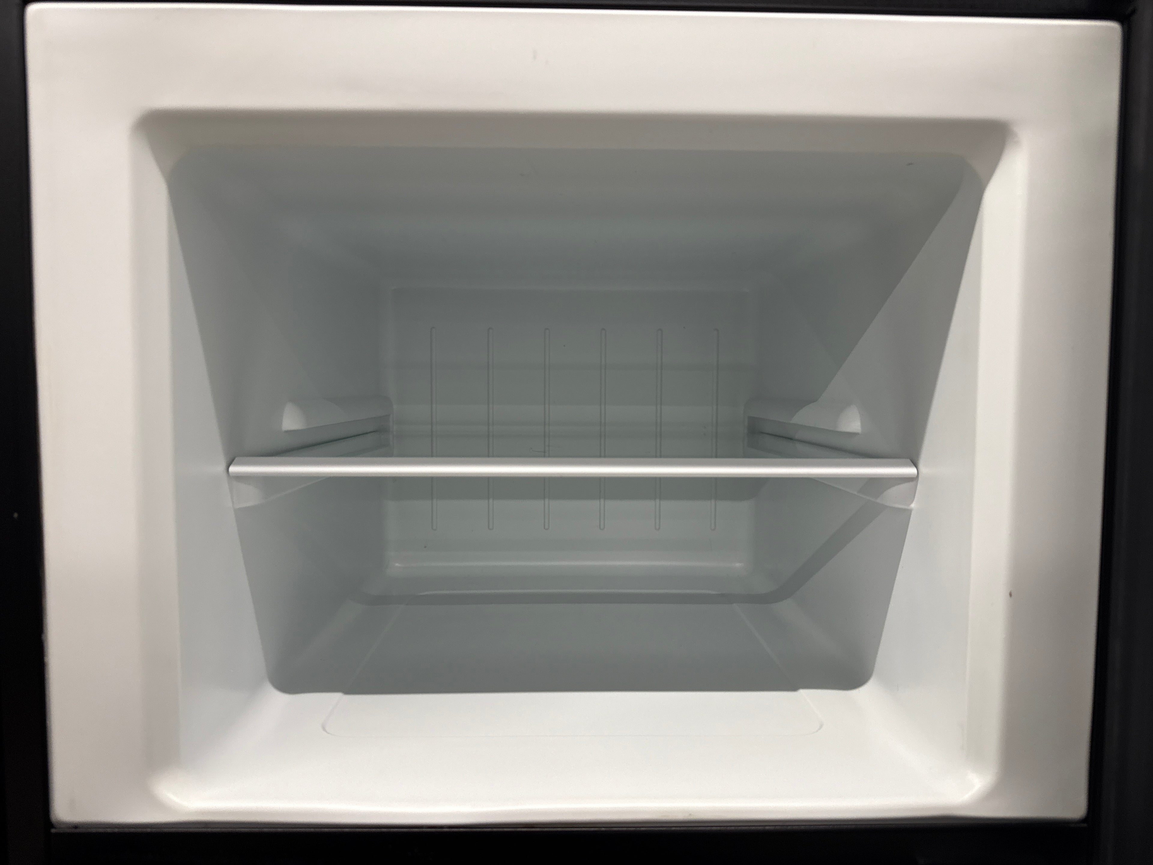 Whirlpool 19” Top Freezer Fridge - WH46TS1E