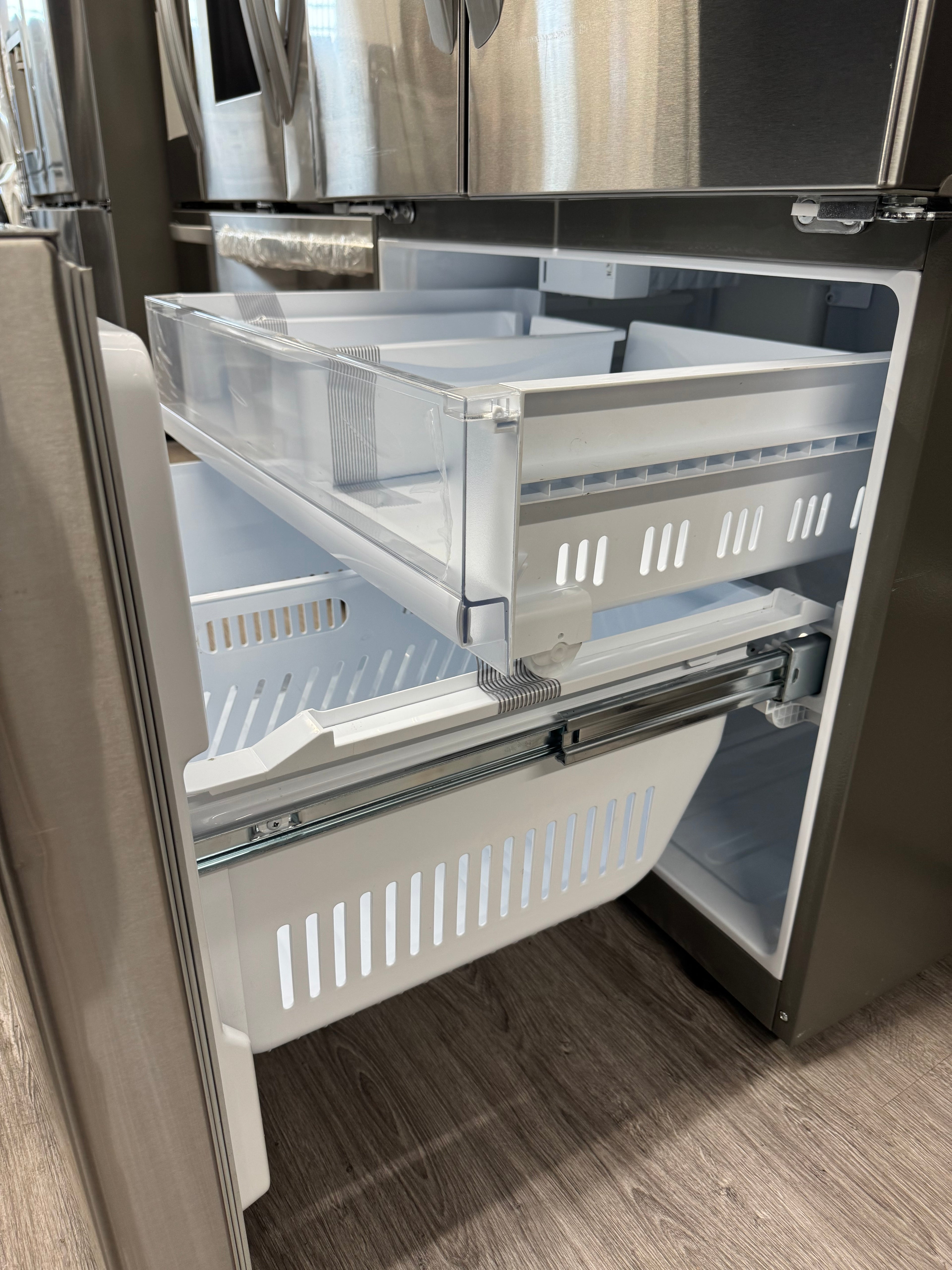 OPEN BOX - LG 33” French Door Fridge - LRFCS2503S/00 - LGW1