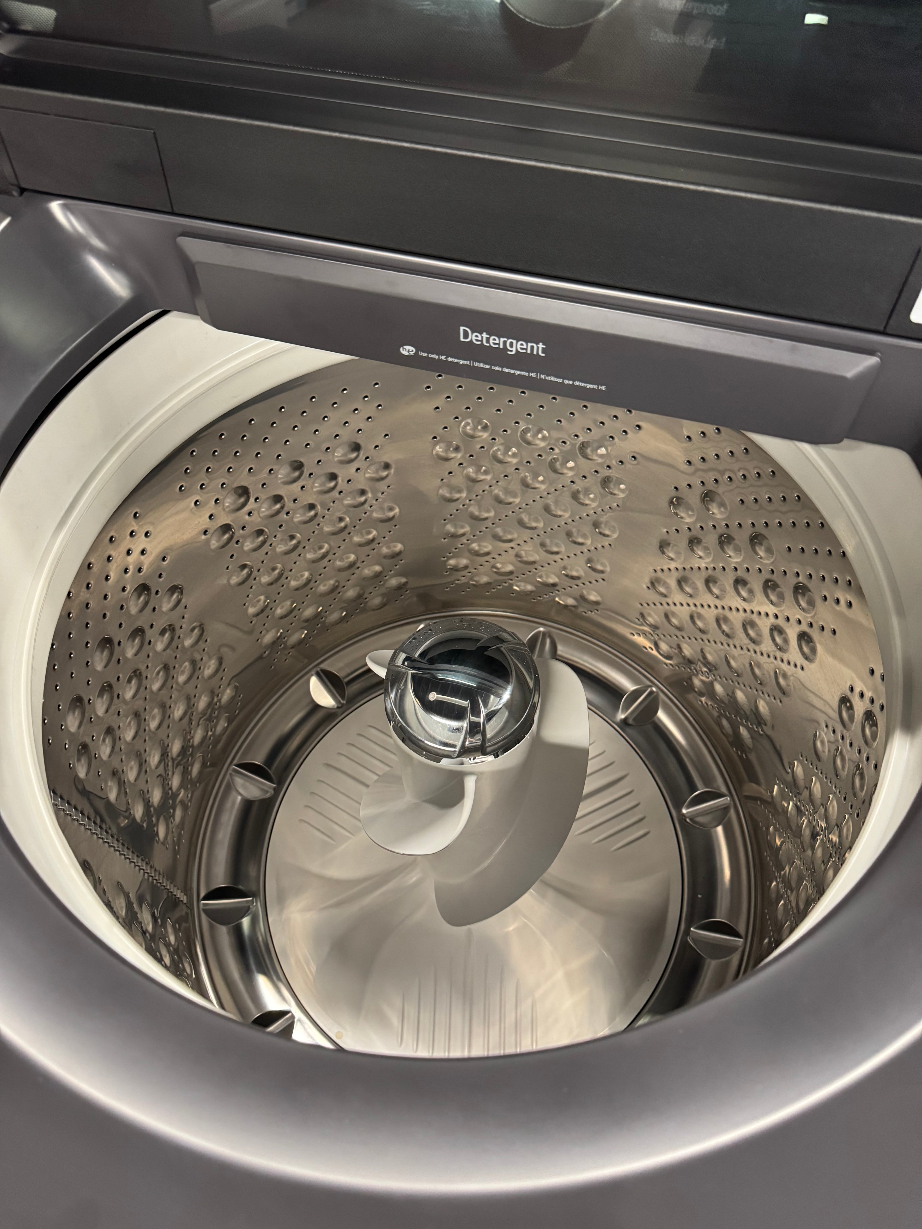 OPEN BOX - LG 27” Top Load Washer - WT8405CB - 1 YEAR LG WARRANTY