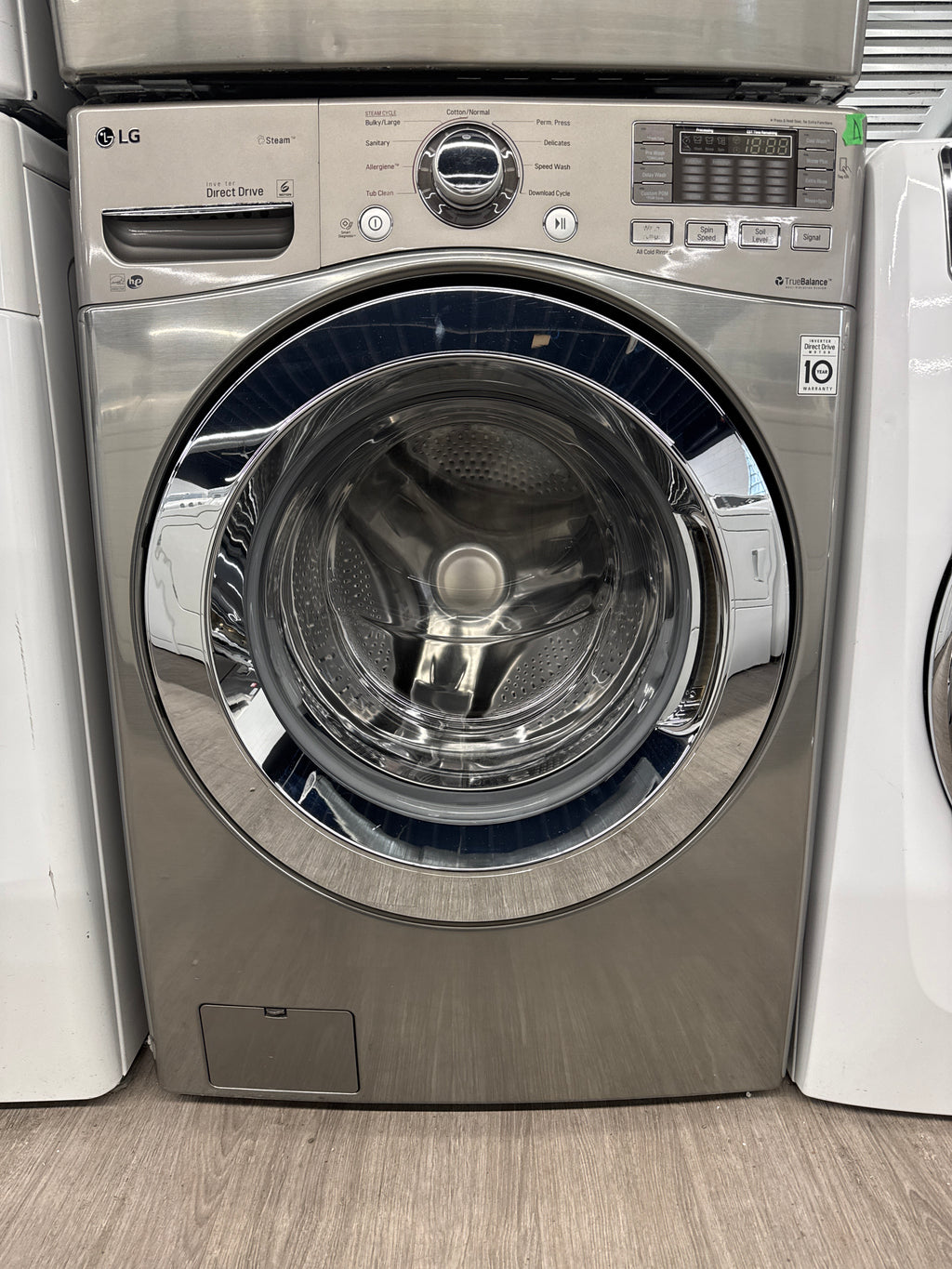 LG 27” Front Load Washer & Dryer Set (WM3370HVA & DLE2701V)