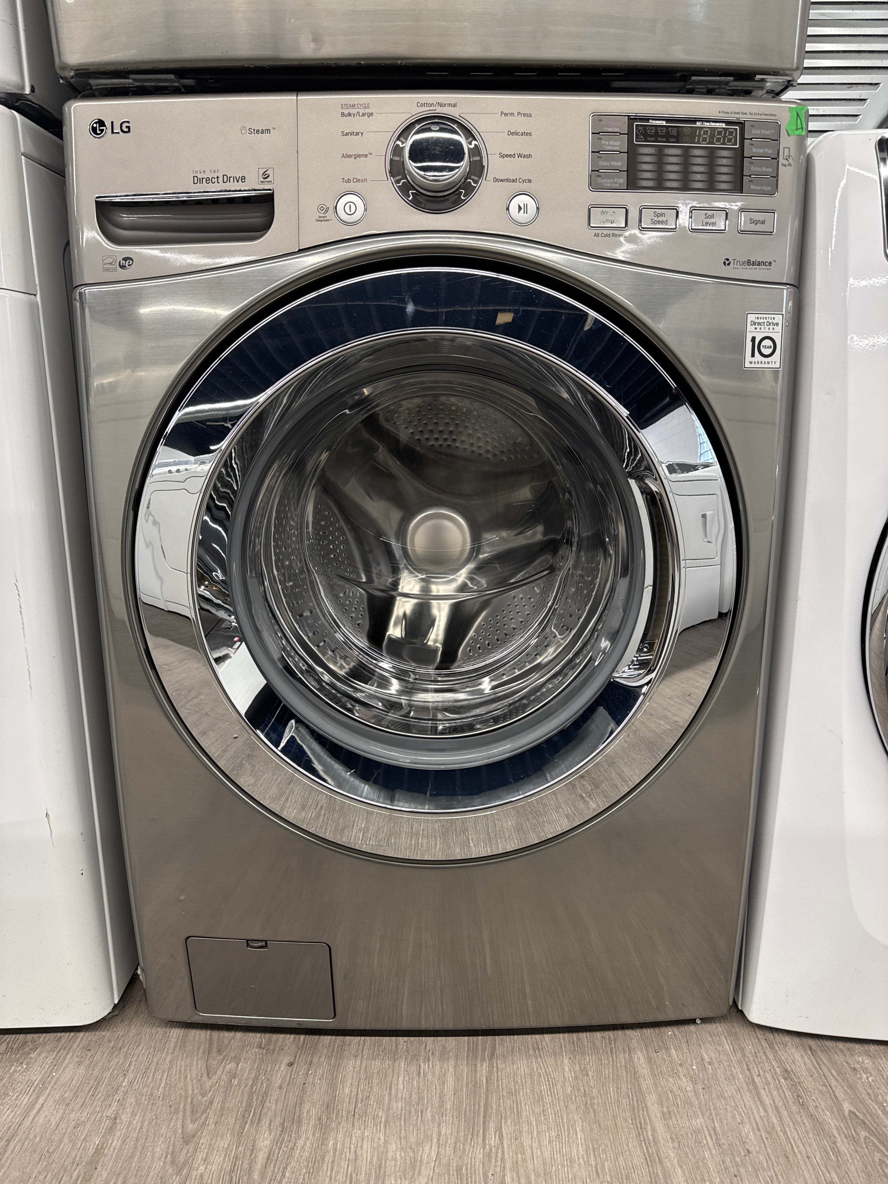 LG 27” Front Load Washer & Dryer Set (WM3370HVA & DLE2701V)