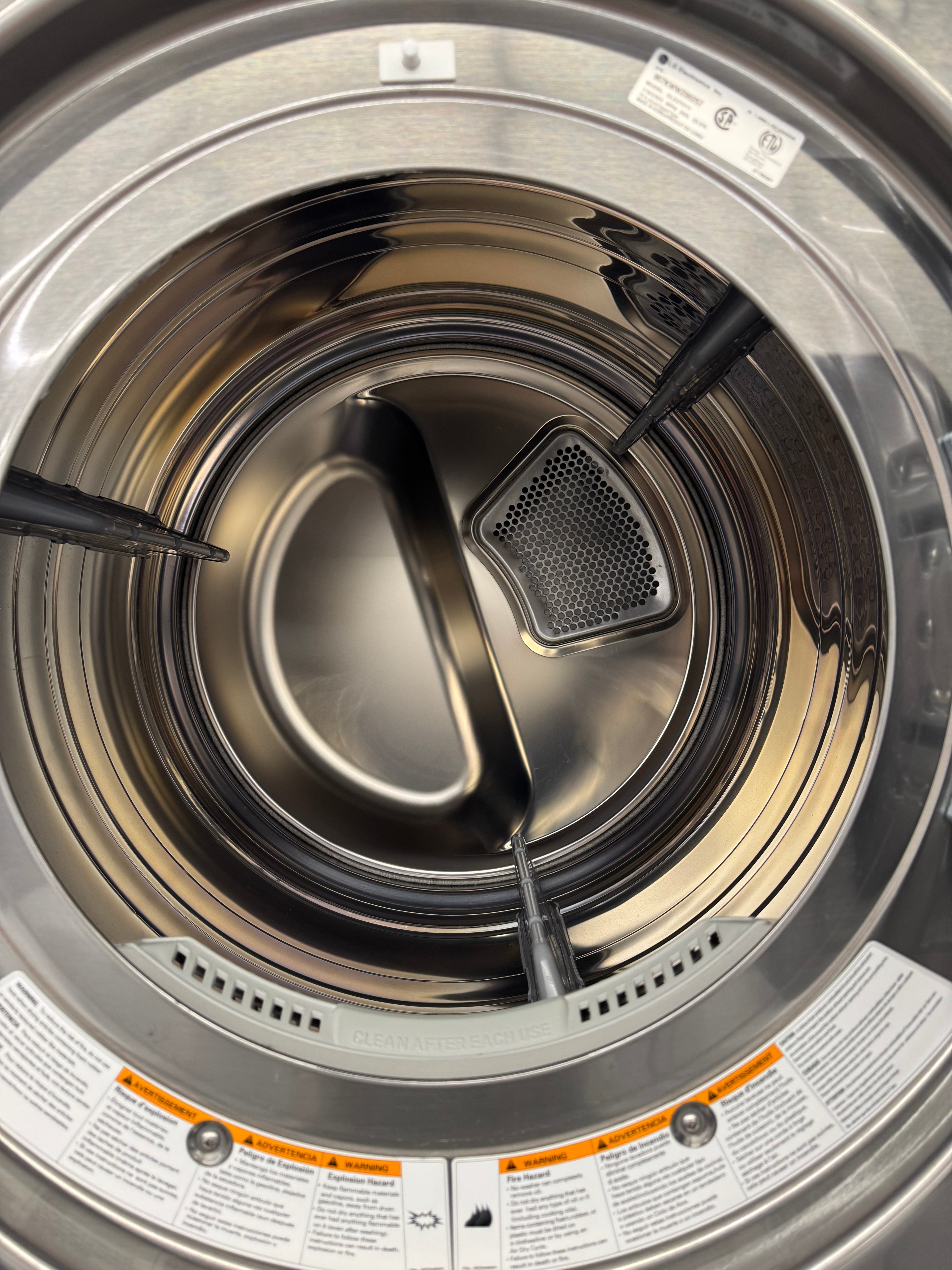 LG 27” Front Load Washer & Dryer Set (WM3370HVA & DLE2701V)