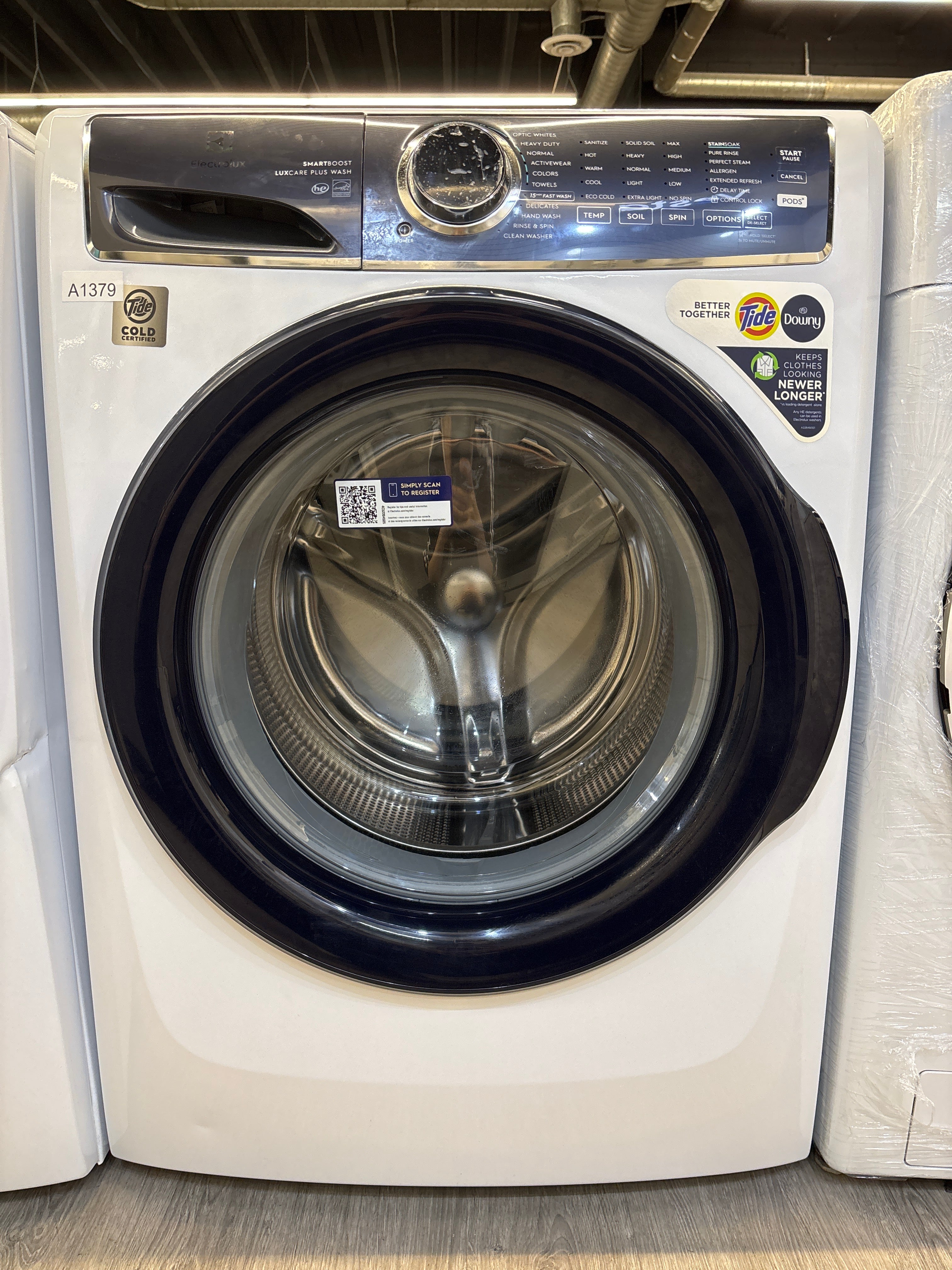 OPEN BOX - ELECTROLUX 27” Front load washer - ELFW7626BW