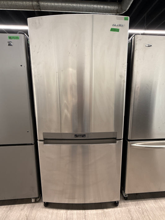 Samsung 32" Bottom-Freezer Refrigerator -RB194ACRS