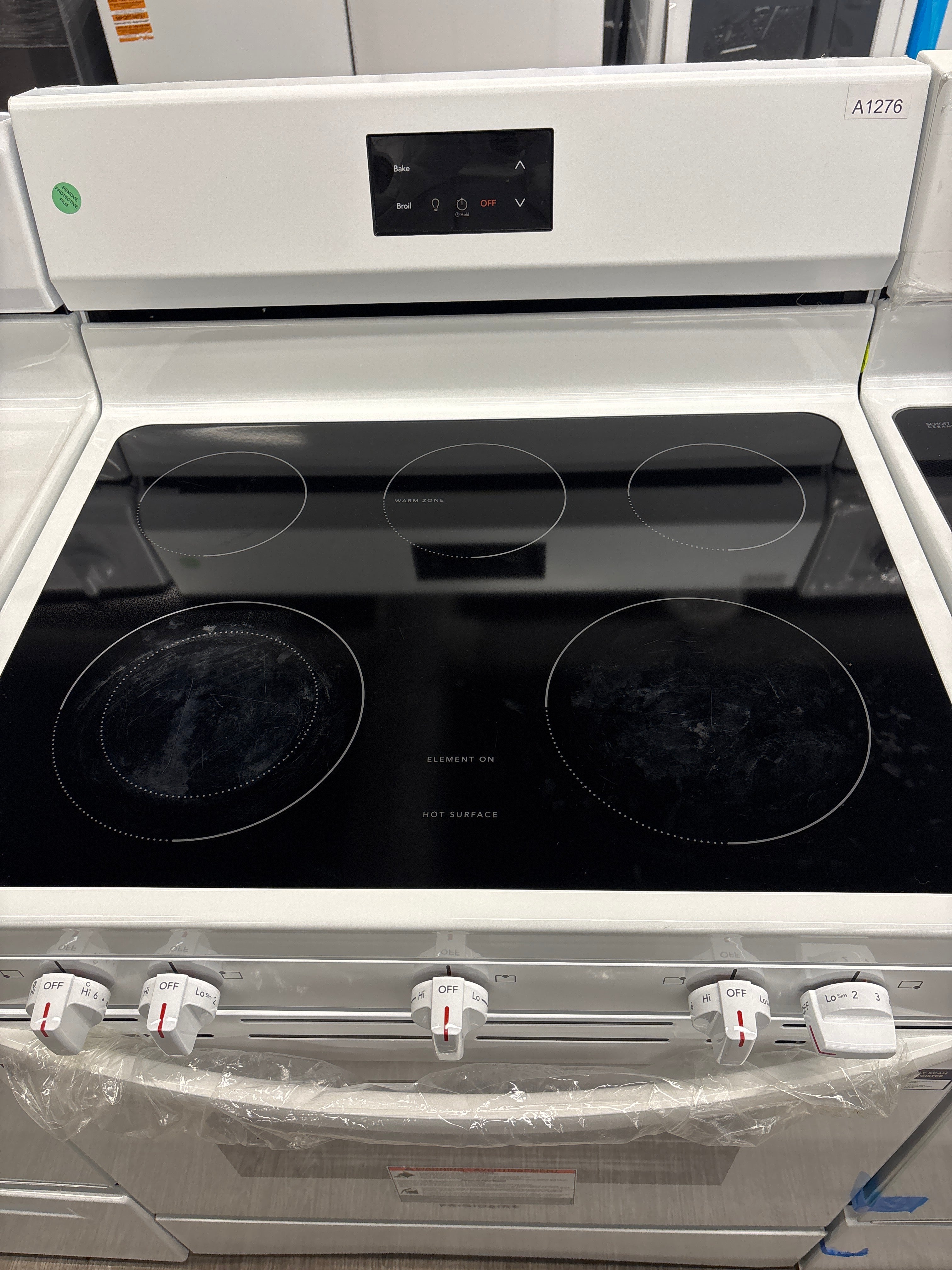 OPEN BOX - FRIGIDAIRE 30” Glass top range - FCRE305CBWD