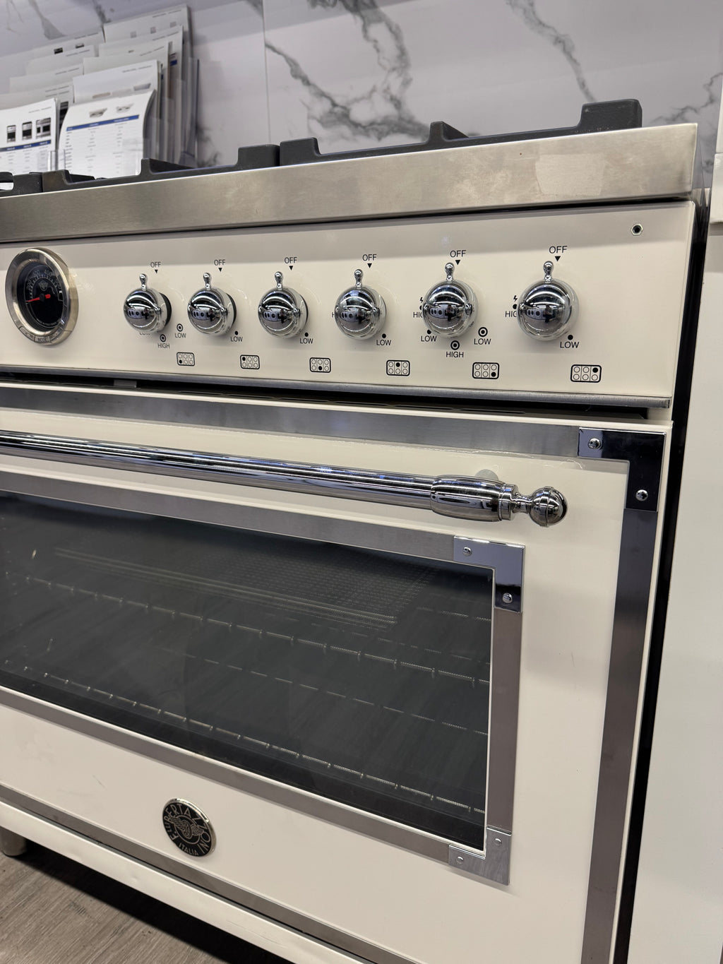 OPEN BOX Bertazzoni Heritage 36" Dual Fuel Range HER366BCFEPAVT – Avorio Ivory | Ottawa