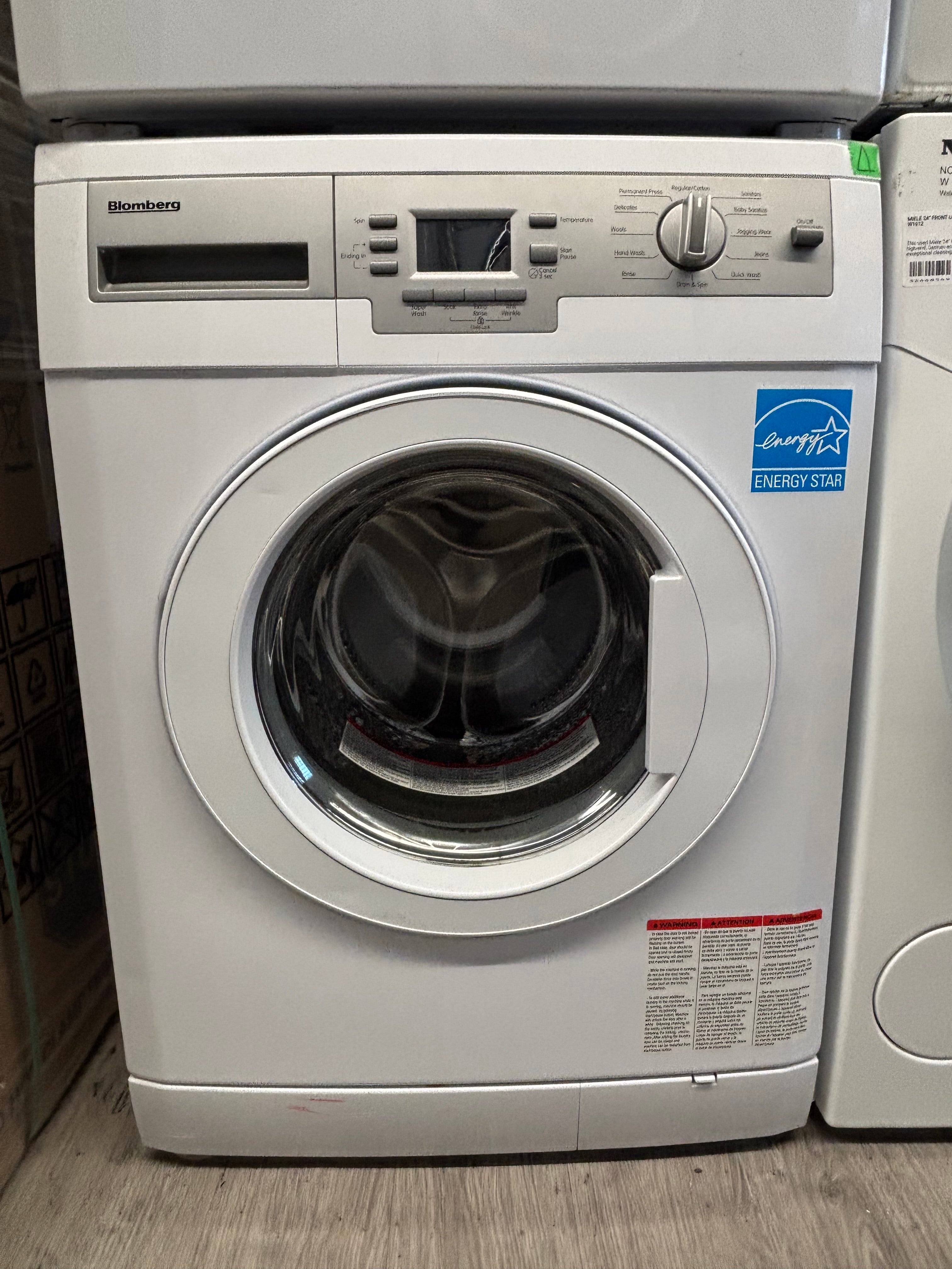 Blomberg 24” Front Load Washer & Dryer Set (WM77120NBL01 & DV17542)