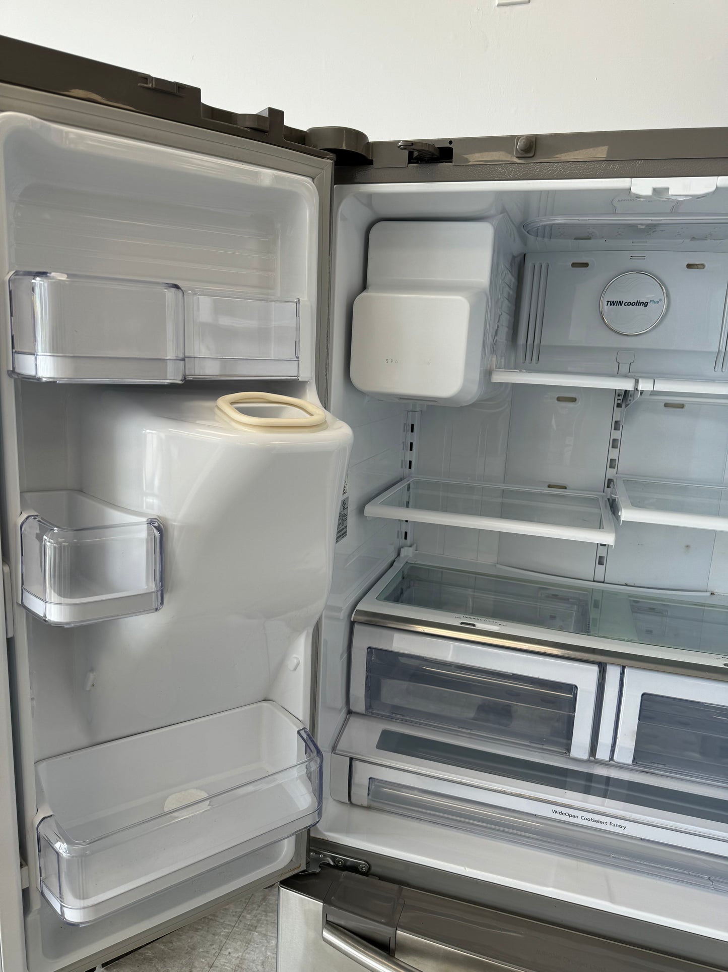 SAMSUNG 36” FRENCH DOOR FRIDGE - RFG237ACSR