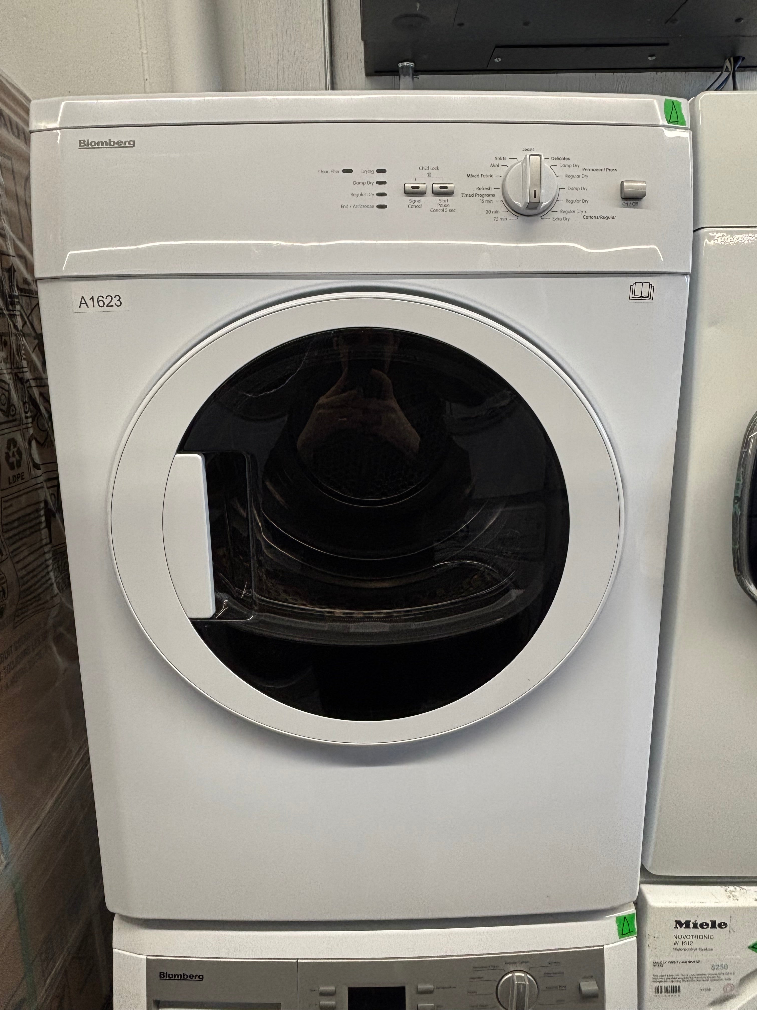 Blomberg 24” Front Load Washer & Dryer Set (WM77120NBL01 & DV17542)