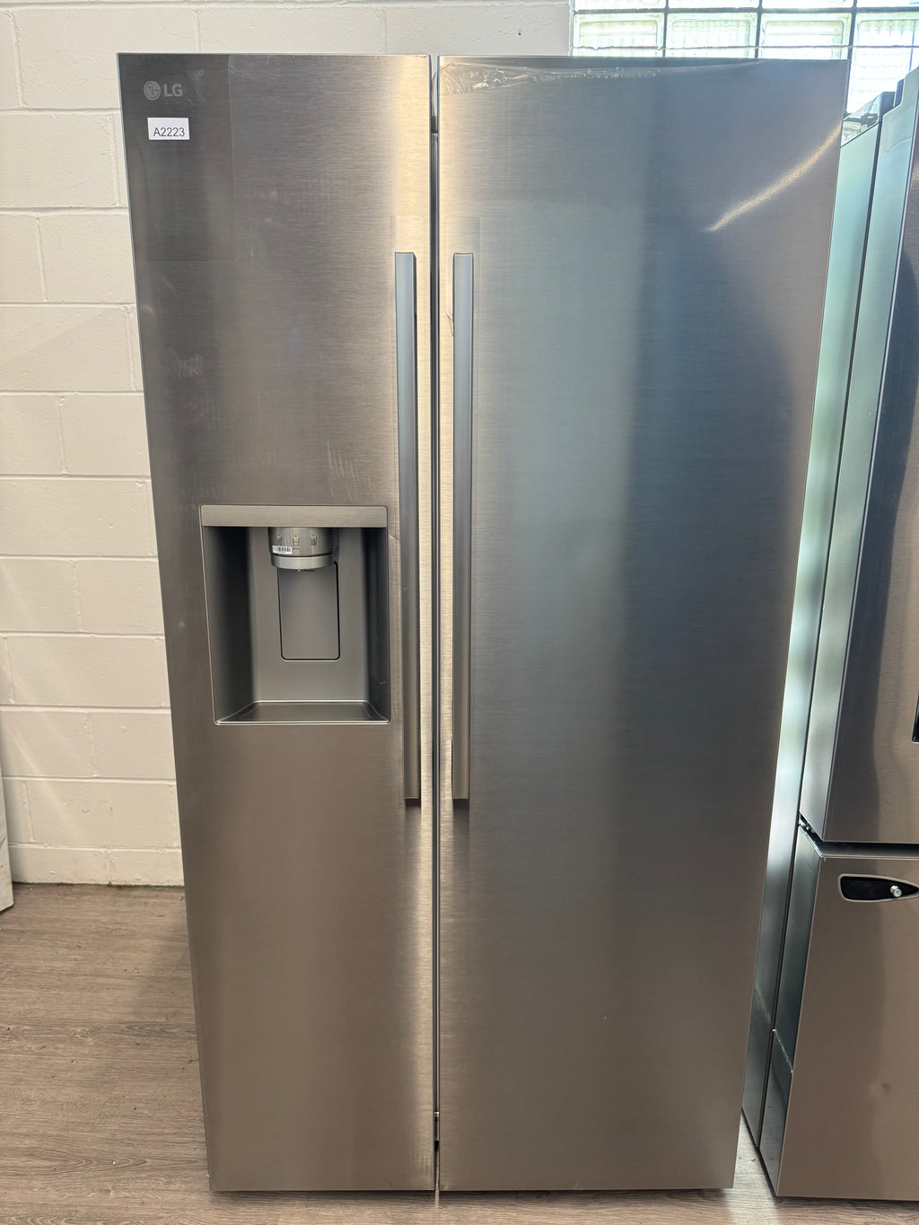 NEW - LG 36” Side by Side Refrigerator with Water & Ice Dispenser - LL27T3530S