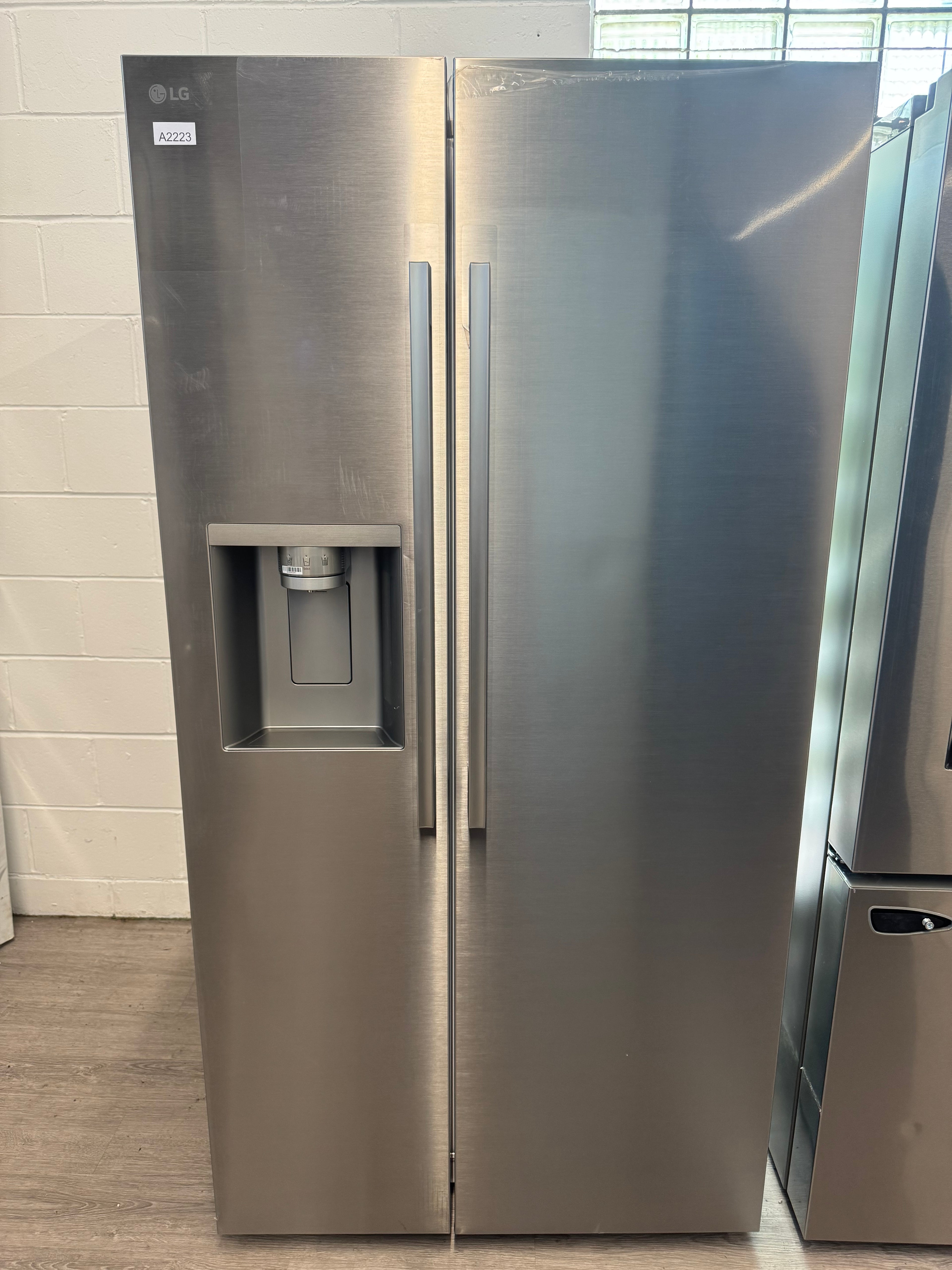 NEW - LG 36” Side by Side Refrigerator with Water & Ice Dispenser - LL27T3530S