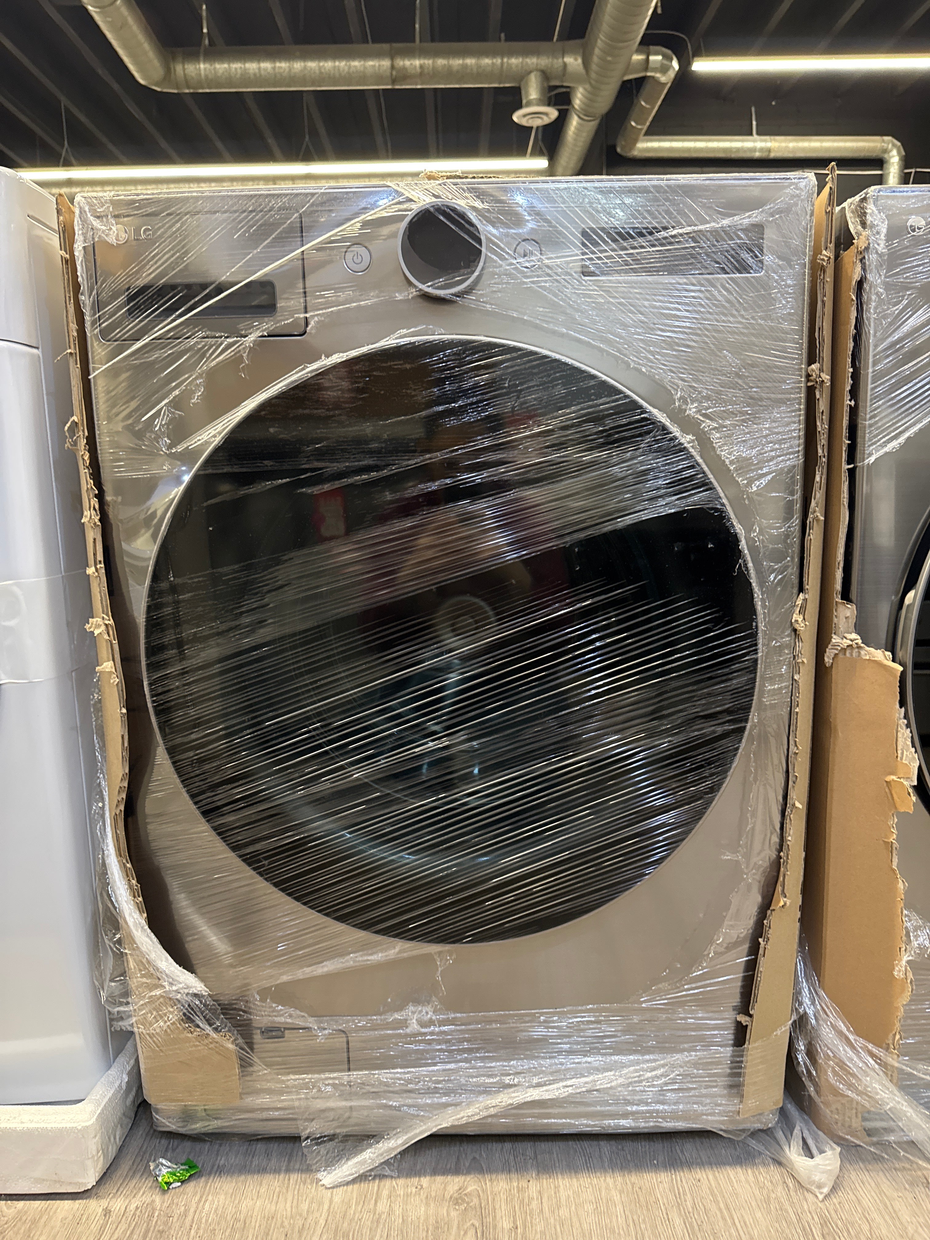 LG 27” Front Load Washer & Dryer Set (WM550HVA & DLEX5500V) 1 YEAR MANUFACTURER WARRANTY