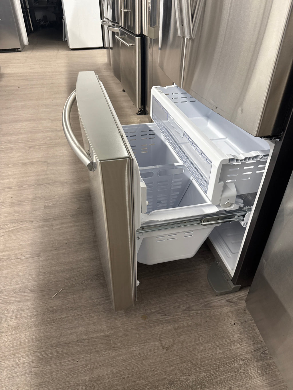 Samsung 36” French Door Refrigerator with Water & Ice Dispenser - RF23HCEDBSR