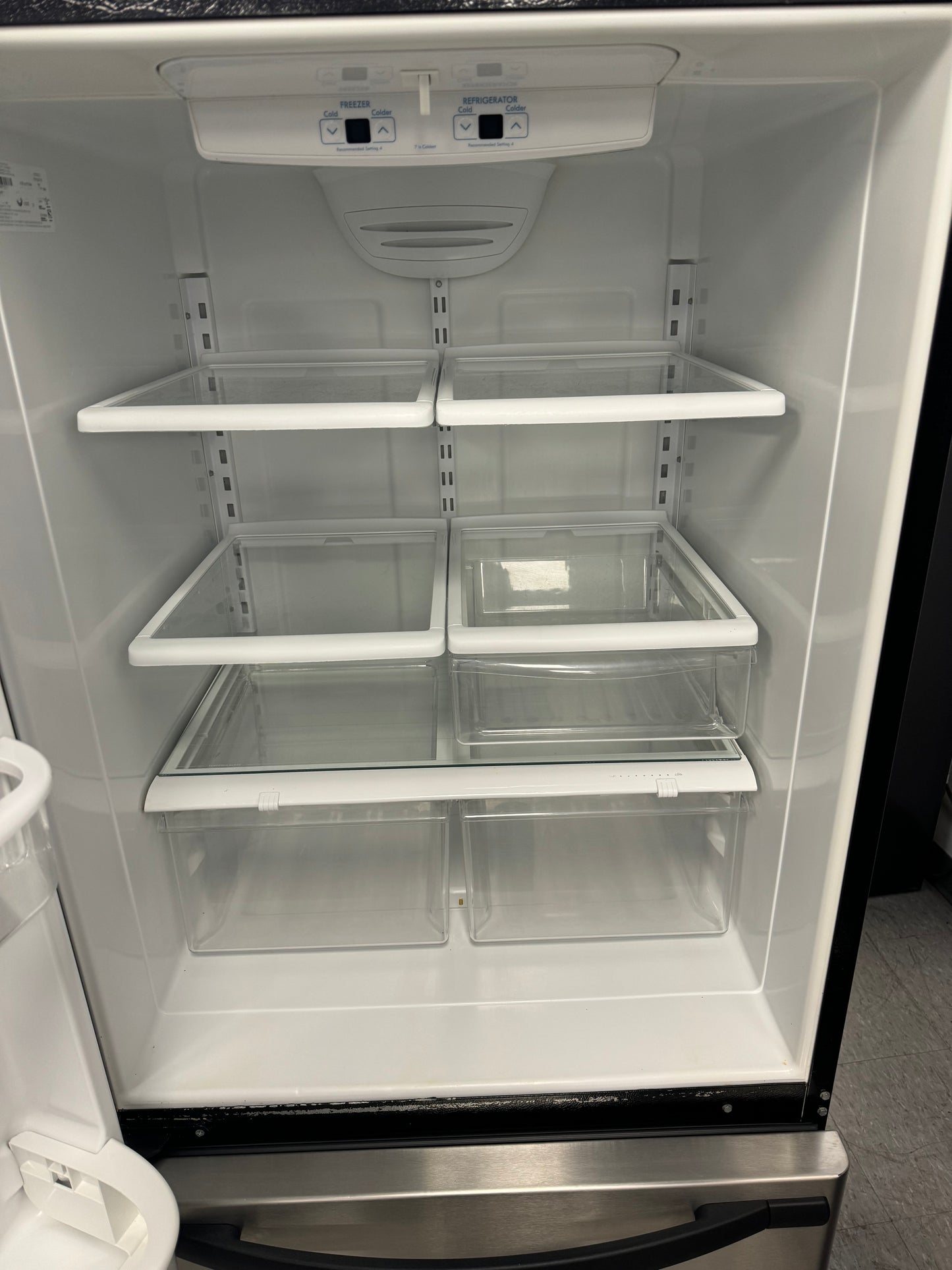 KITCHENAID 30” BOTTOM FREEZER FRIDGE - 596.69973011