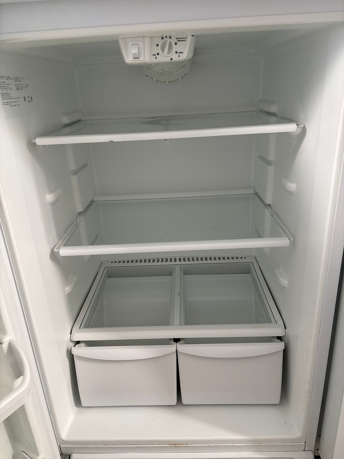 White-Westinghouse 30” Top Freezer Refrigerator - WRT8G3EW6