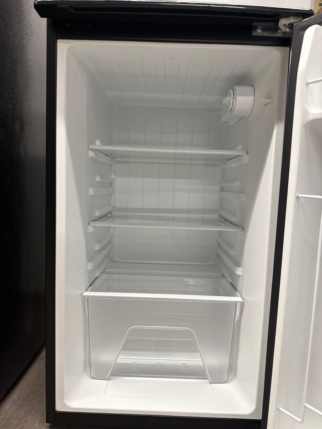 Whirlpool 19” Top Freezer Fridge - WH46TS1E