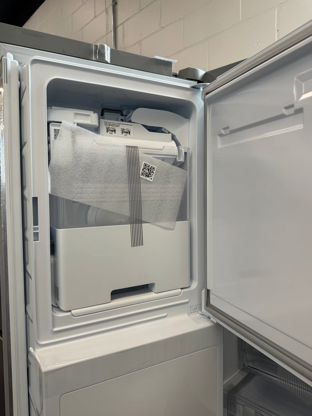 NEW - LG 36” Counter Depth French Door Fridge with Water & Ice Dispenser - LF24Z6530S (1 YEAR MANUFACTURER WARRANTY)