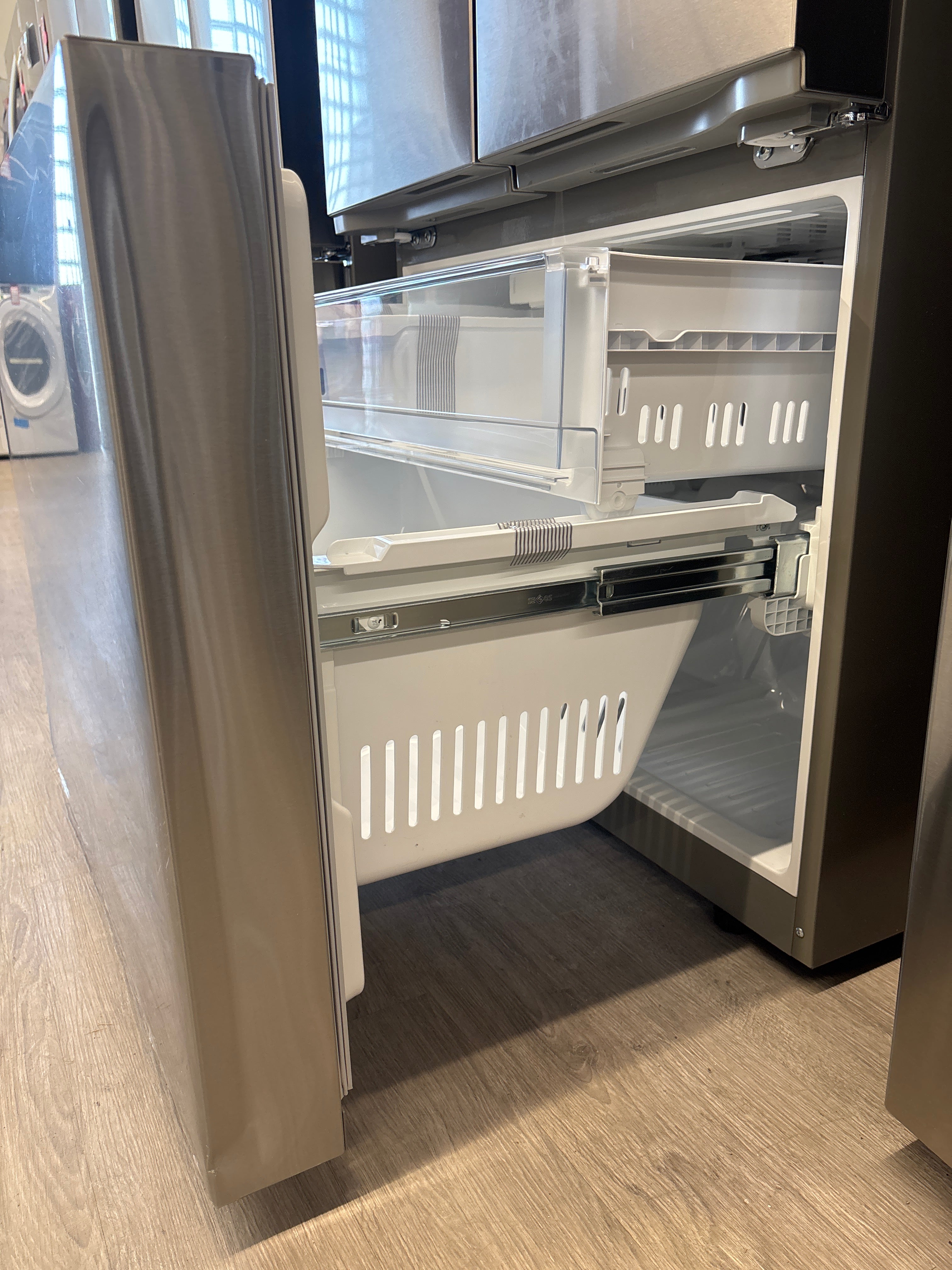 NEW - LG 33” Counter-Depth French Door Refrigerator - LF21C6200S/05 (1 YEAR MANUFACTURER WARRANTY)