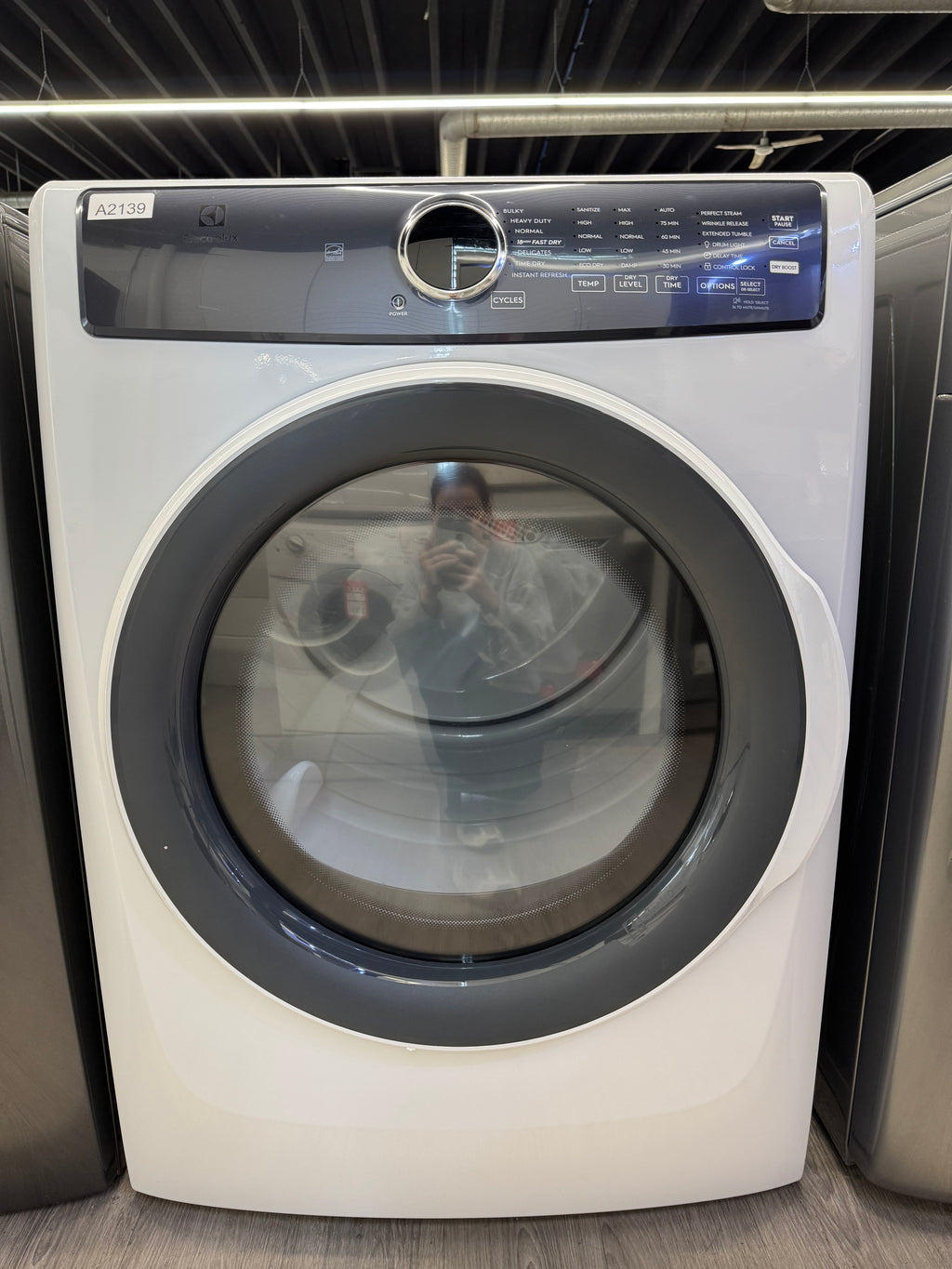 OPEN BOX - Electrolux 27” Front Load Gas Dryer- ELFG7437AW