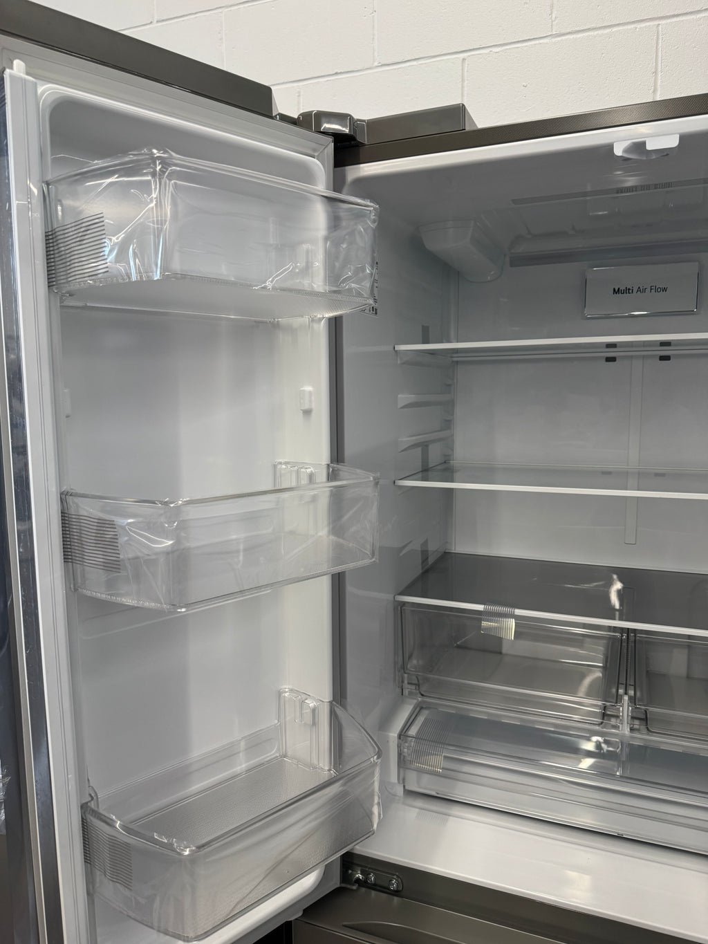 NEW - LG 33” French Door Refrigerator - LF21G6200S (1 YEAR MANUFACTURER WARRANTY)