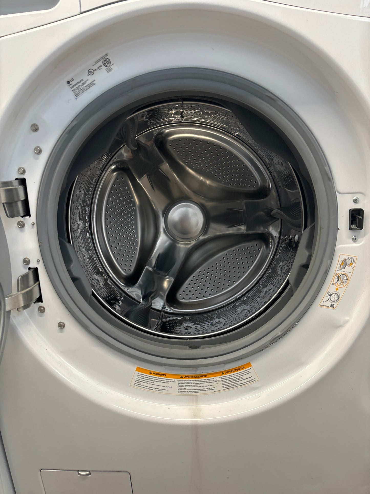 LG 27" FRONT LOAD WASHER WM3170CW