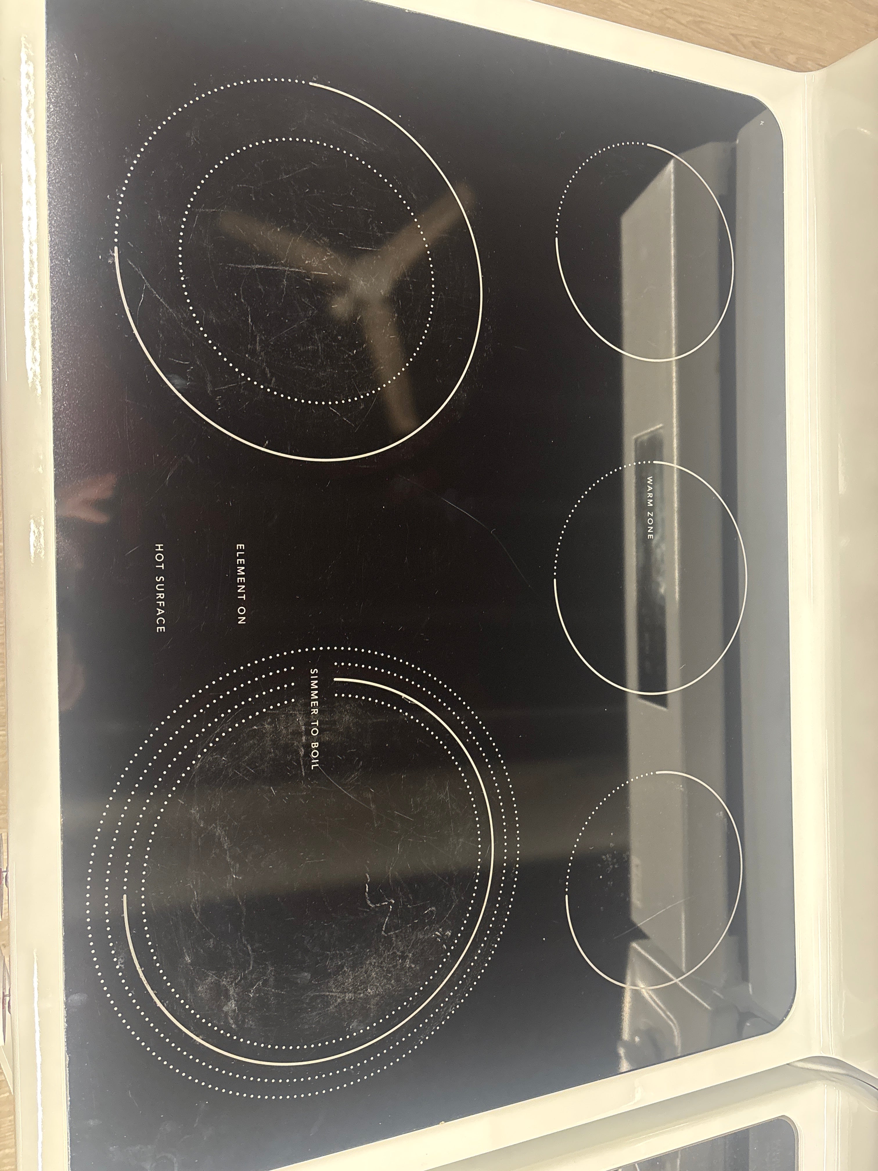 OPEN BOX - Frigidaire 30” Freestanding Glass Top Range - FCRE306CAWA