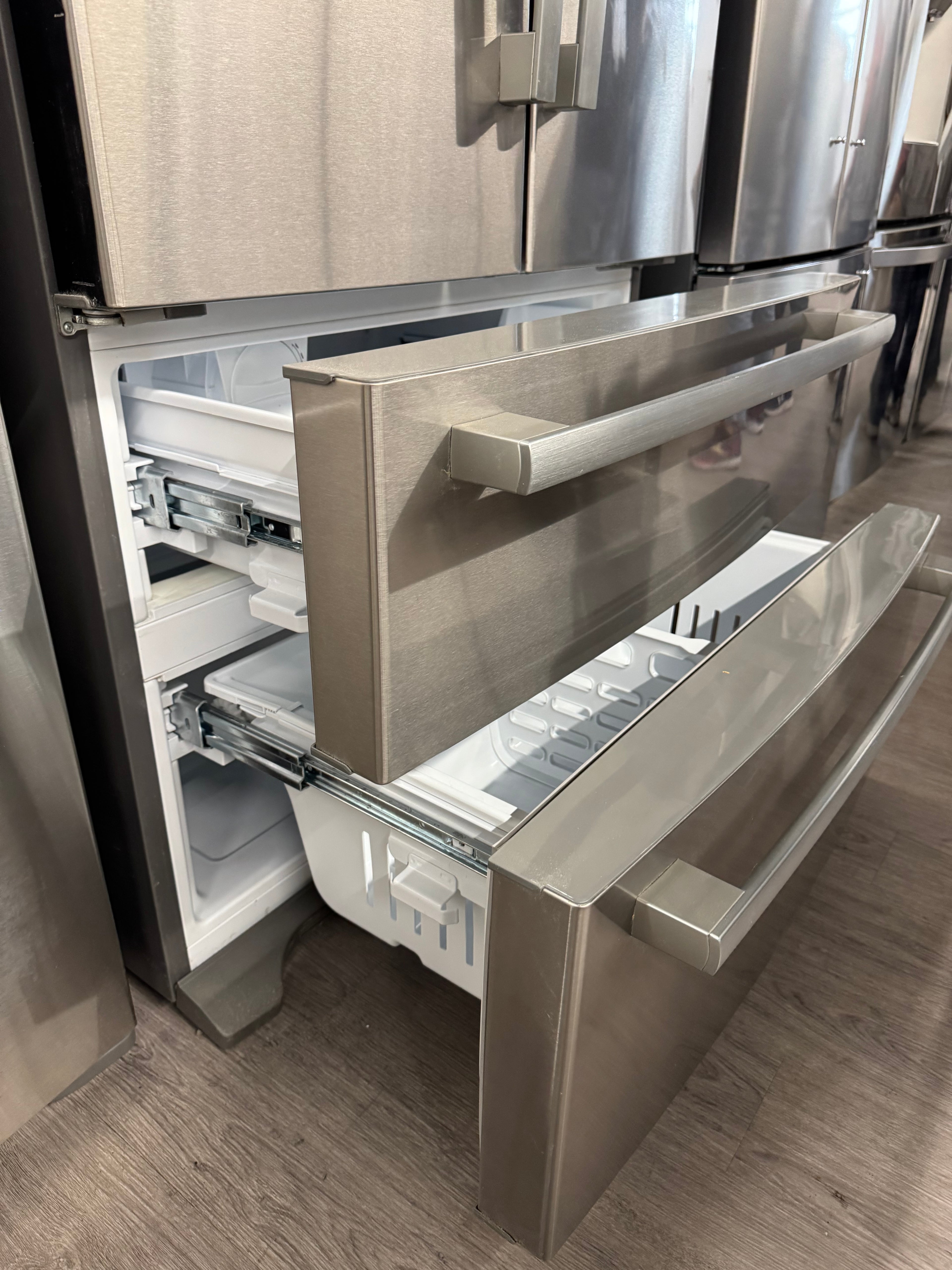 Bosch 36” 4-Door Counter Depth French door Refrigerator - B21CL81SNS/04