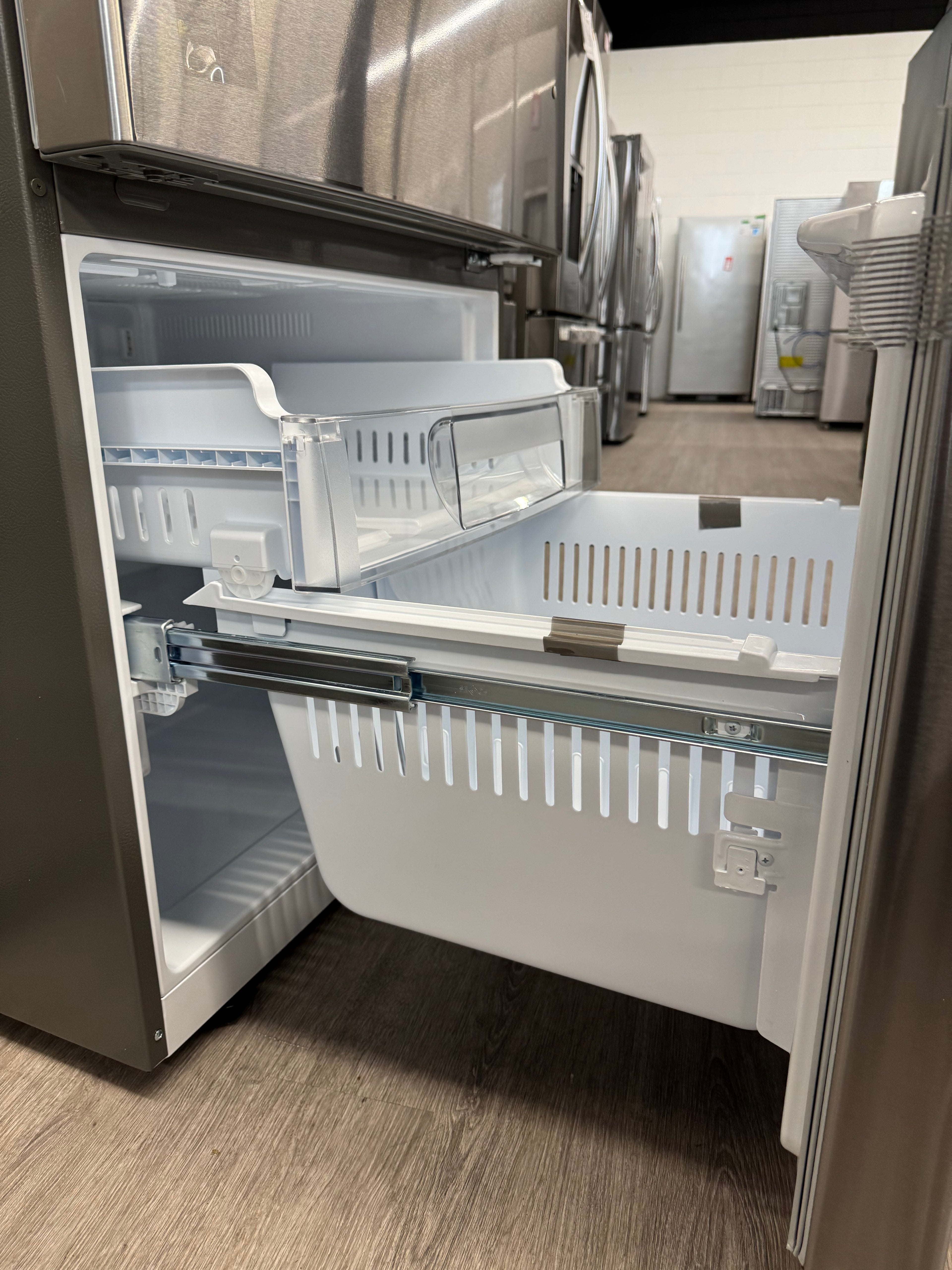 OPEN BOX - LG 30” Bottom Freezer Refrigerator - LRDNS2200S - 1 YEAR LG WARRANTY