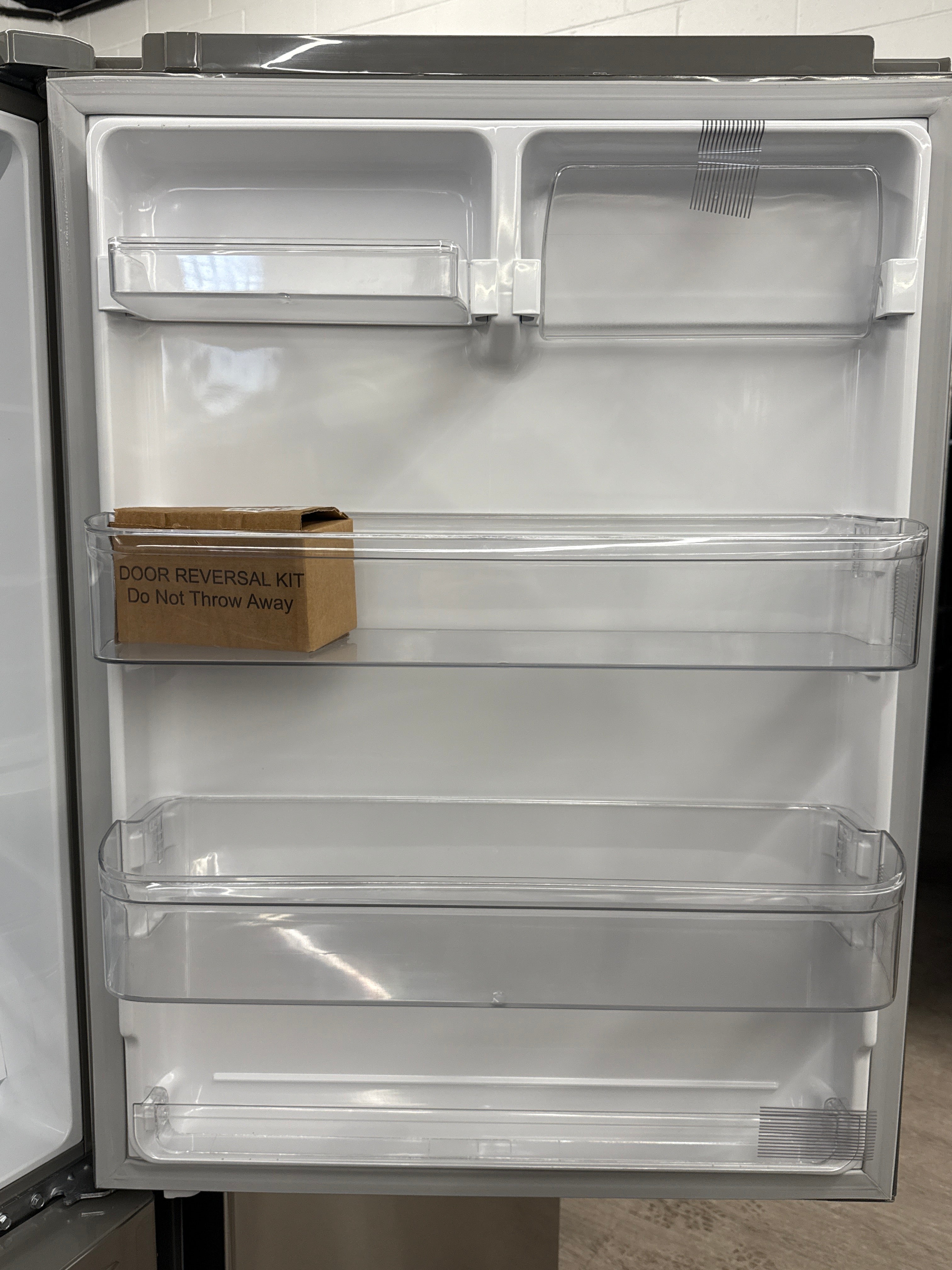 NEW - LG 30" Bottom Freezer Refrigerator - LRDNS2200S (1 YEAR MANUFACTURER WARRANTY)