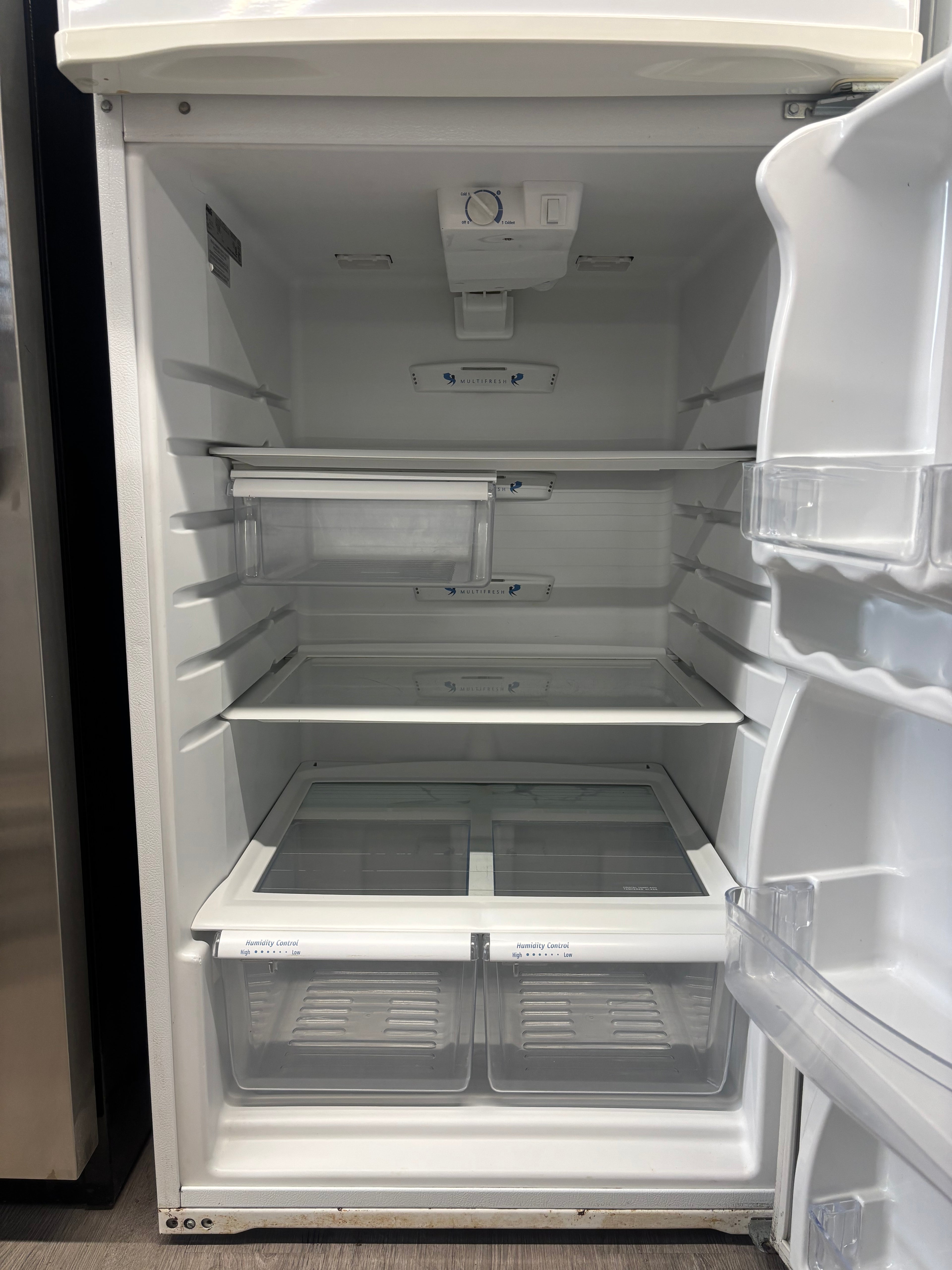Inglis 28” Top Freezer Refrigerator - IPT164301