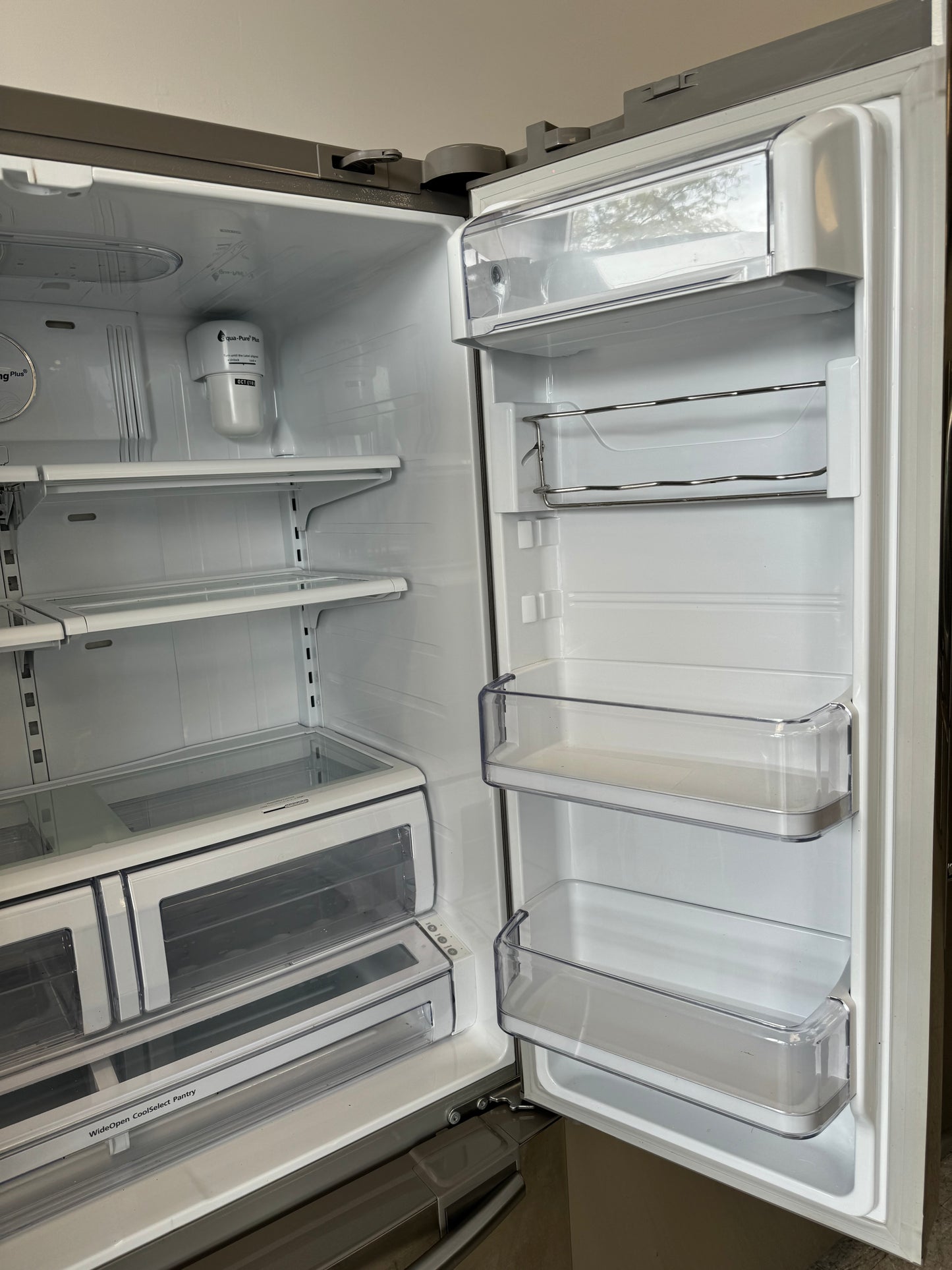 SAMSUNG 36” FRENCH DOOR FRIDGE WITH ICE MAKER AND WATER DISPENSER