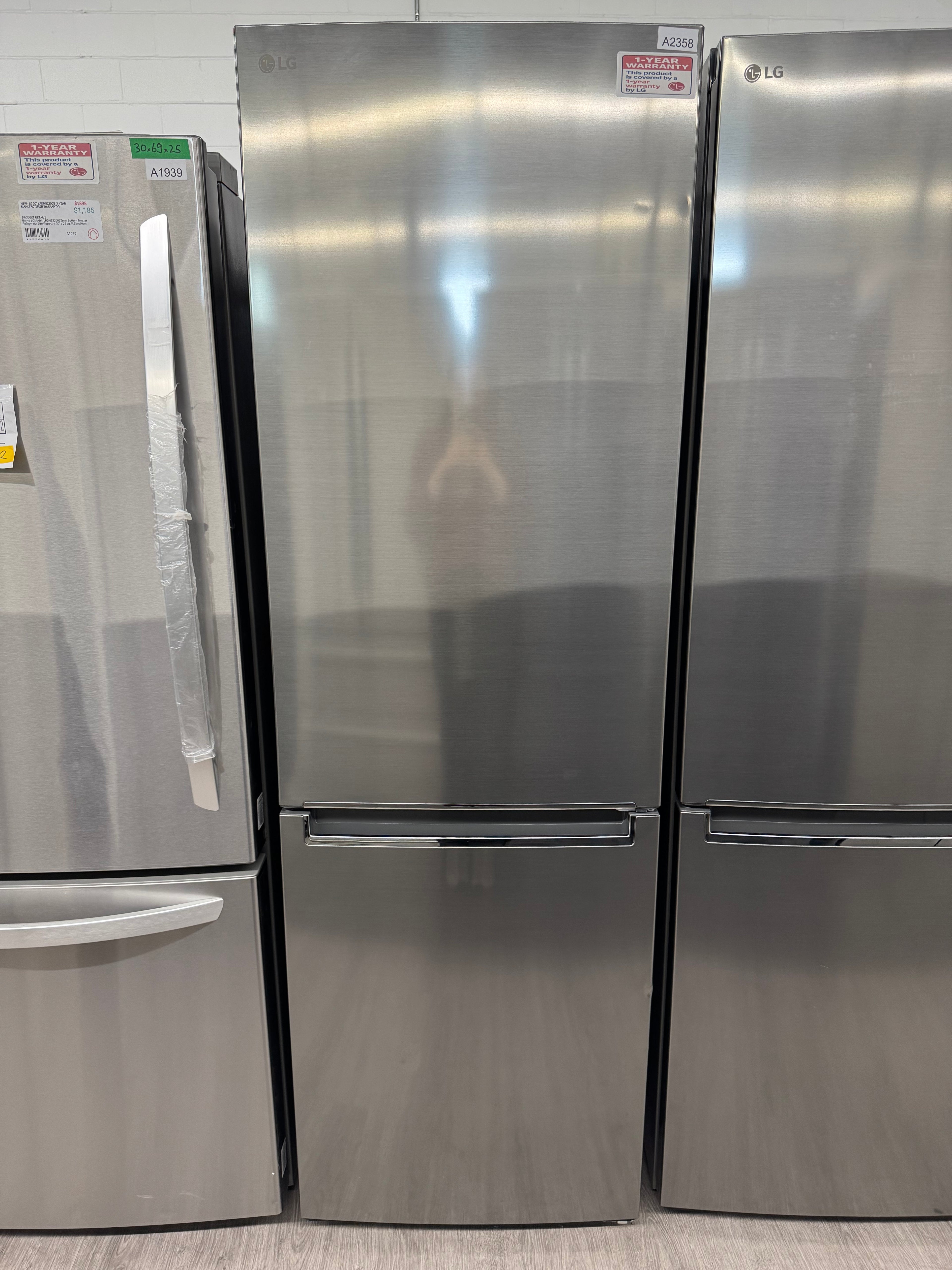 NEW - LG 24” Bottom Freezer Refrigerator - LBNC12231V (1 YEAR MANUFACTURER WARRANTY)