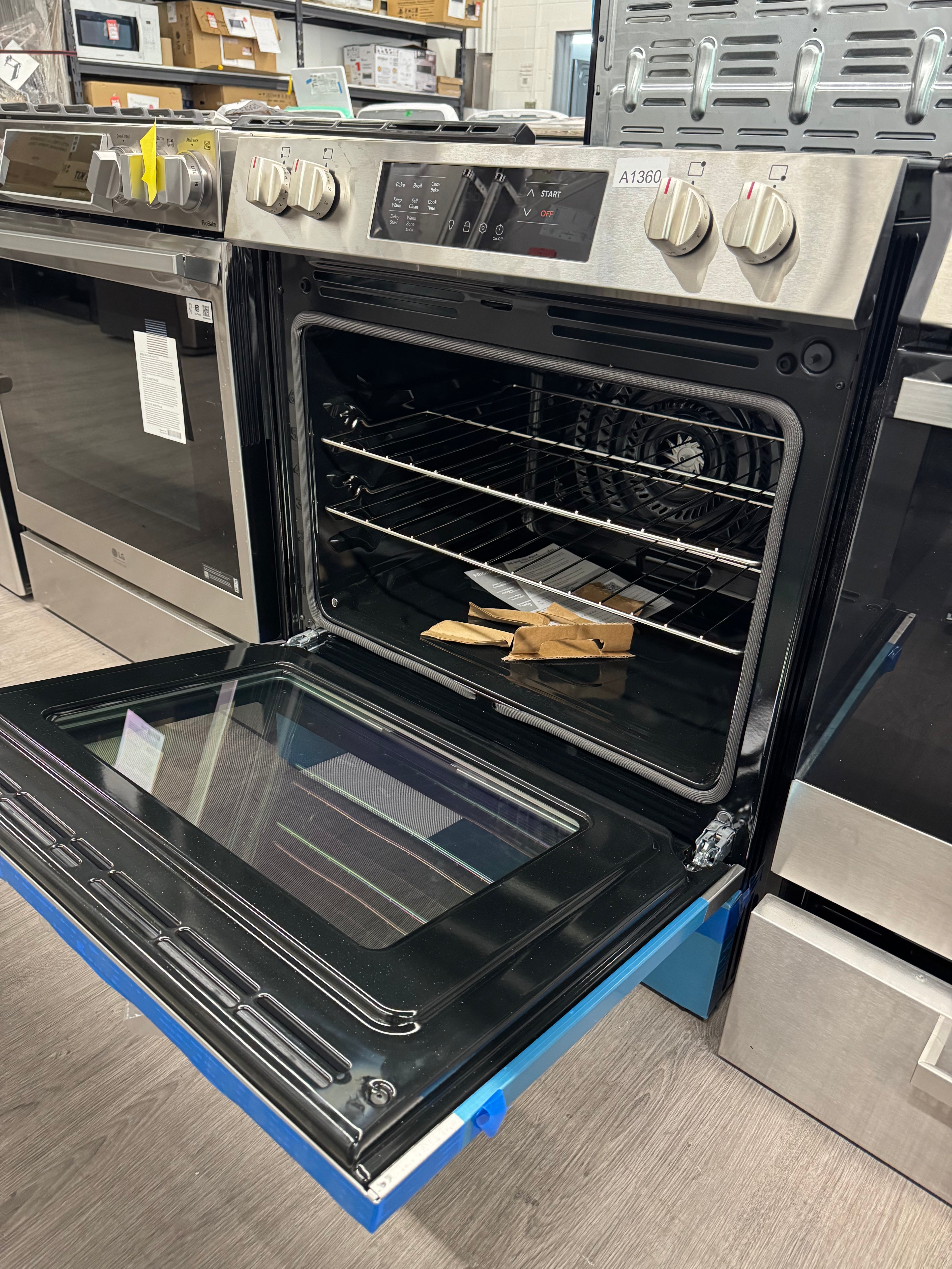 OPEN BOX - Frigidaire 30” Slide-In Glass Top Electric Range - FCFE308CASF
