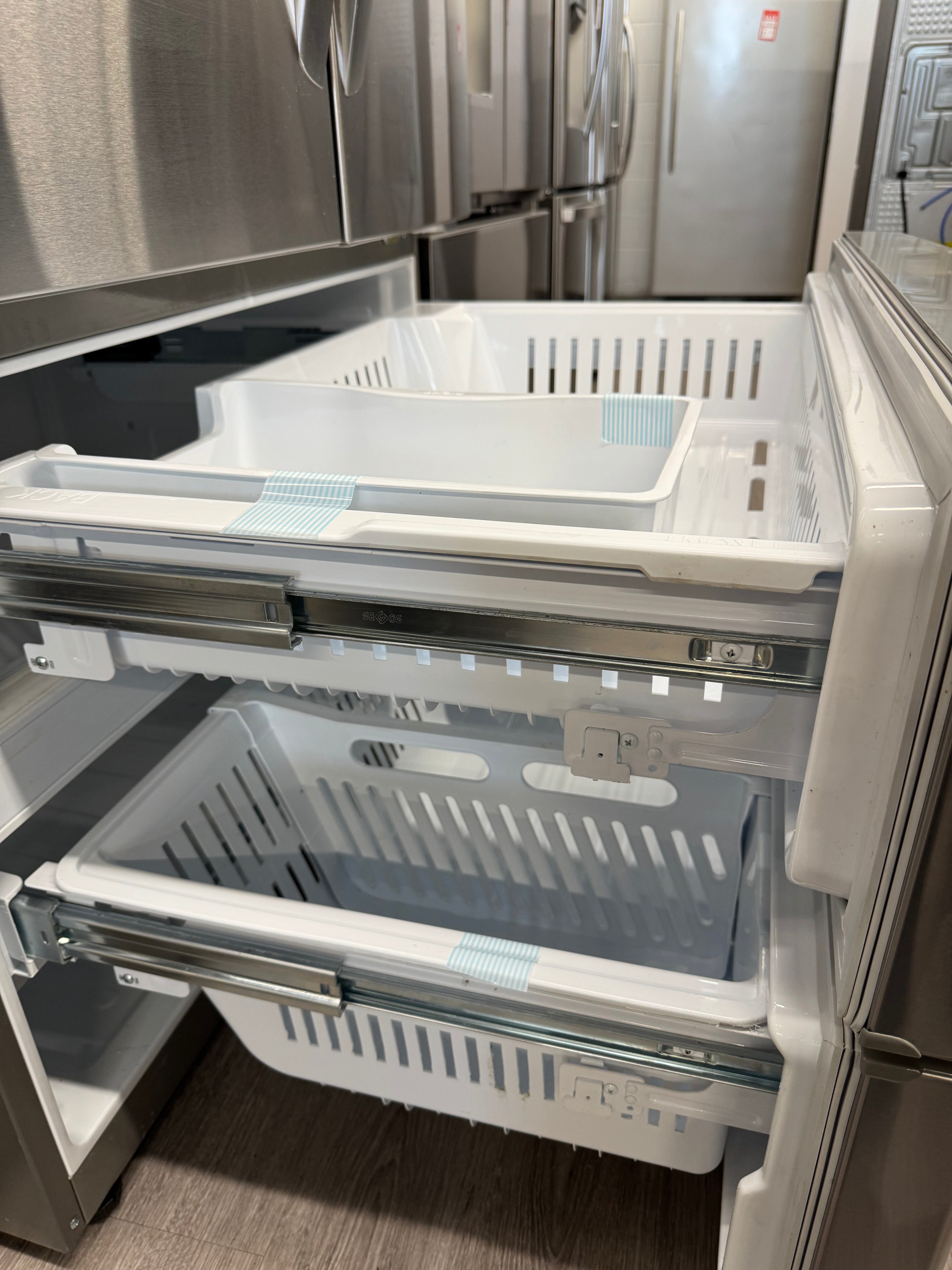 36" 4-Door French Door Refrigerator with Internal water dispenser and Smart Cooling™ Plus
