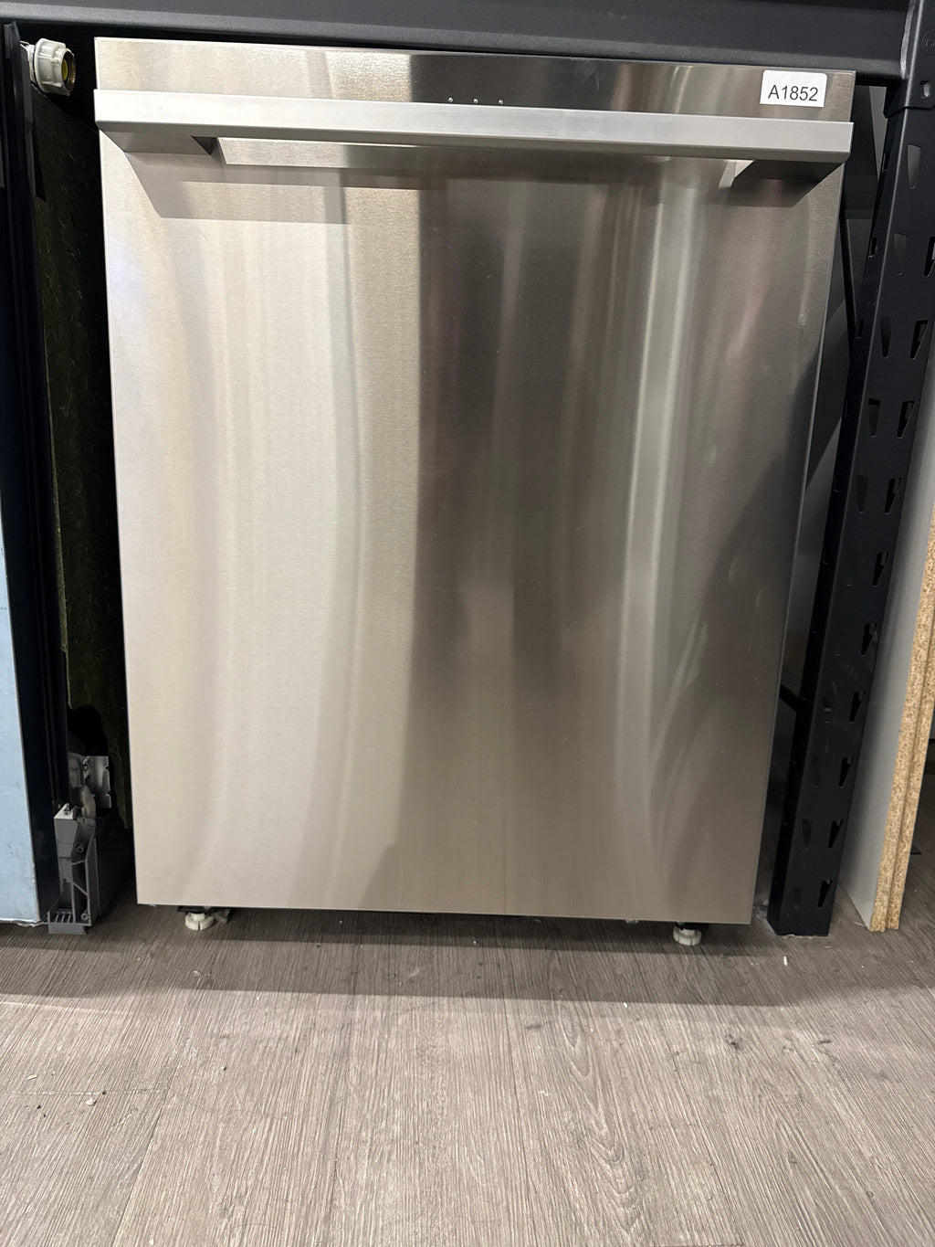 NEW - LG 24" Built-In Dishwasher - SDWB24S3 (1 YEAR MANUFACTURER WARRANTY)