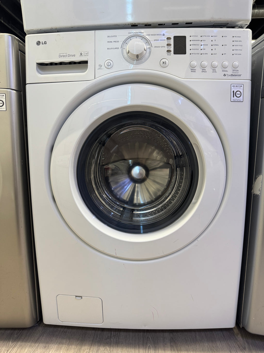 LG 27” Front Load Washer & Dryer Set (WM2140CW & DLE2140W)