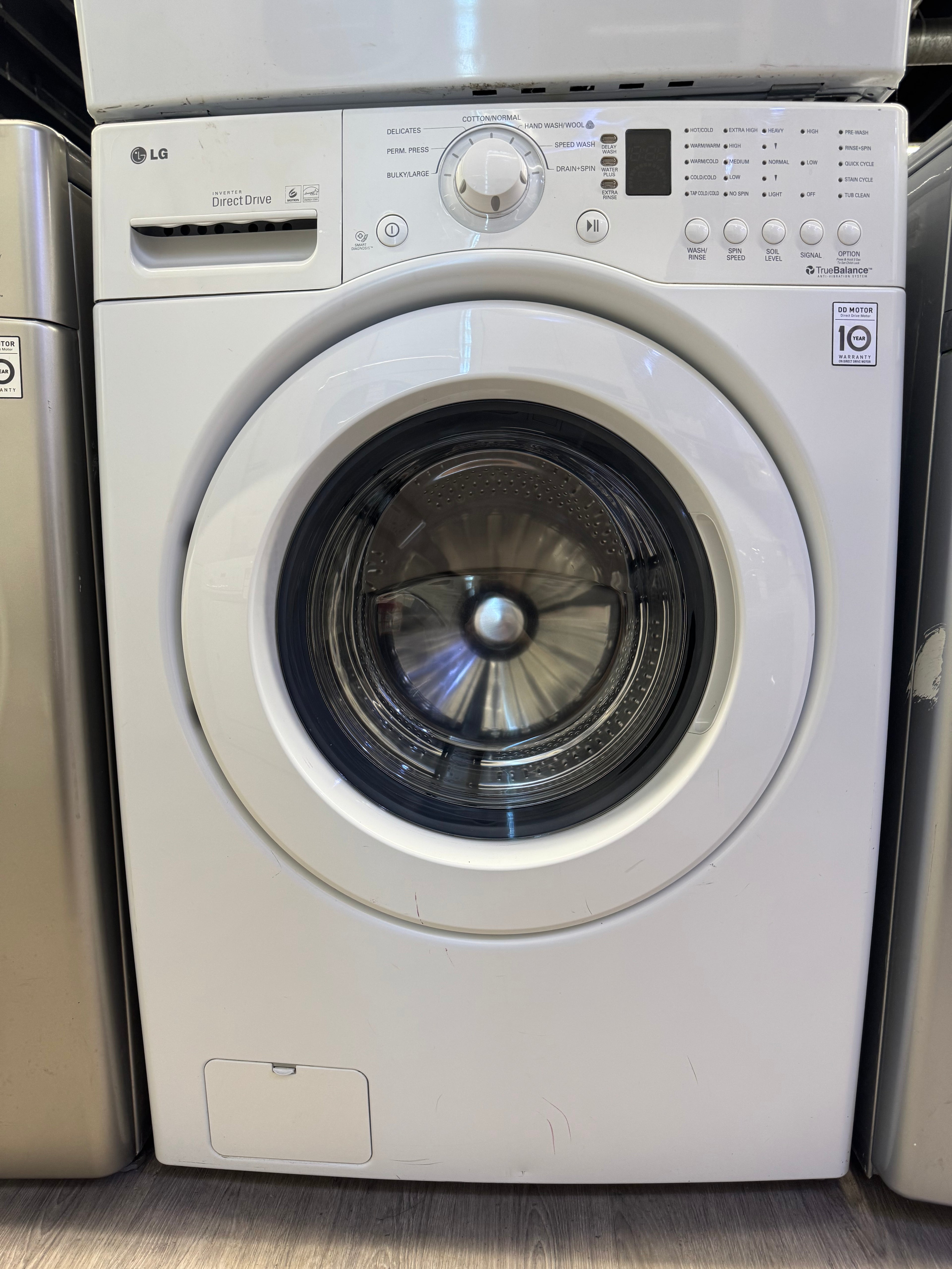 LG 27” Front Load Washer & Dryer Set (WM2140CW & DLE2140W)