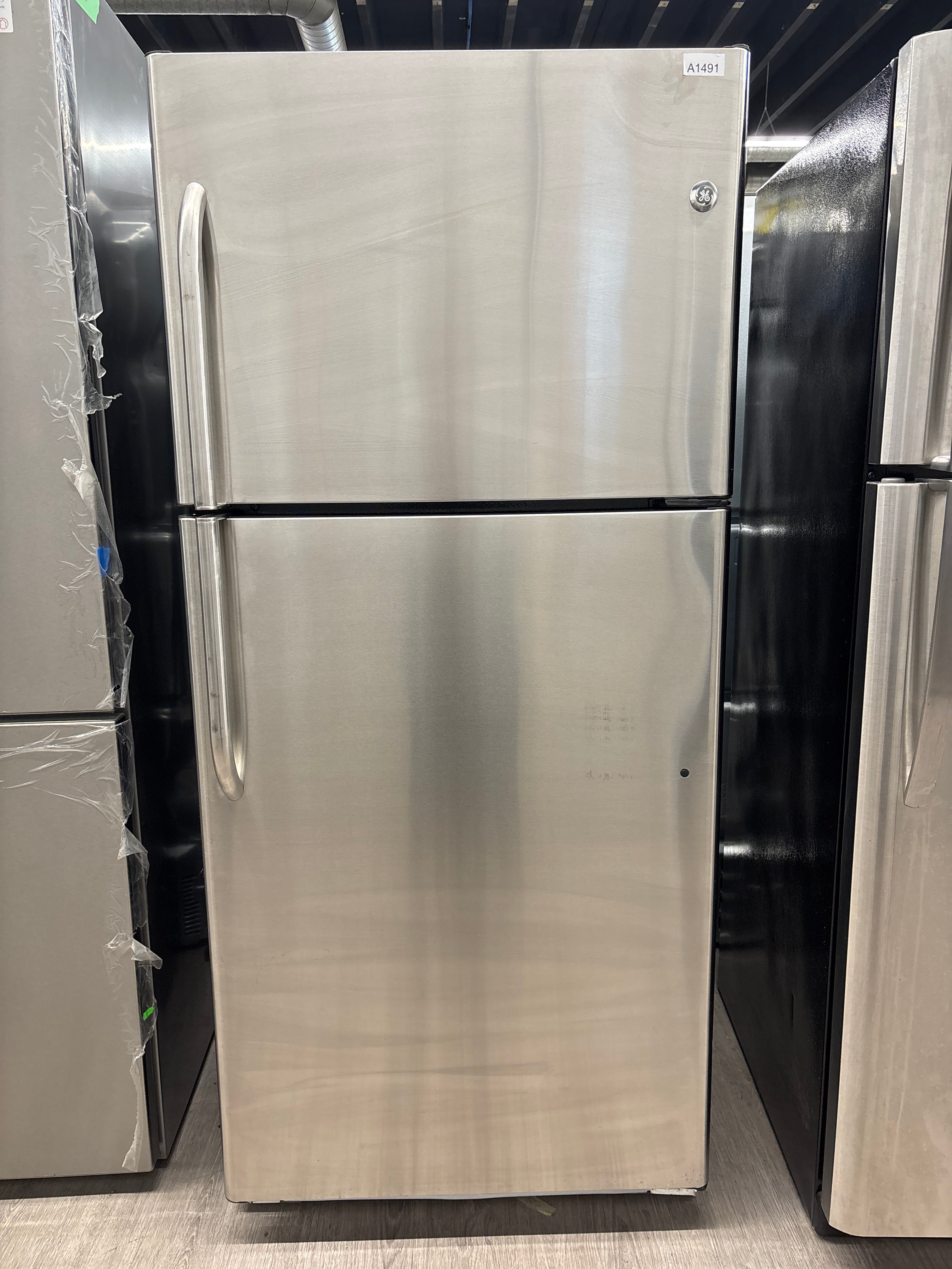 GE 30” Top Freezer Refrigerator - GTS18SBSSS