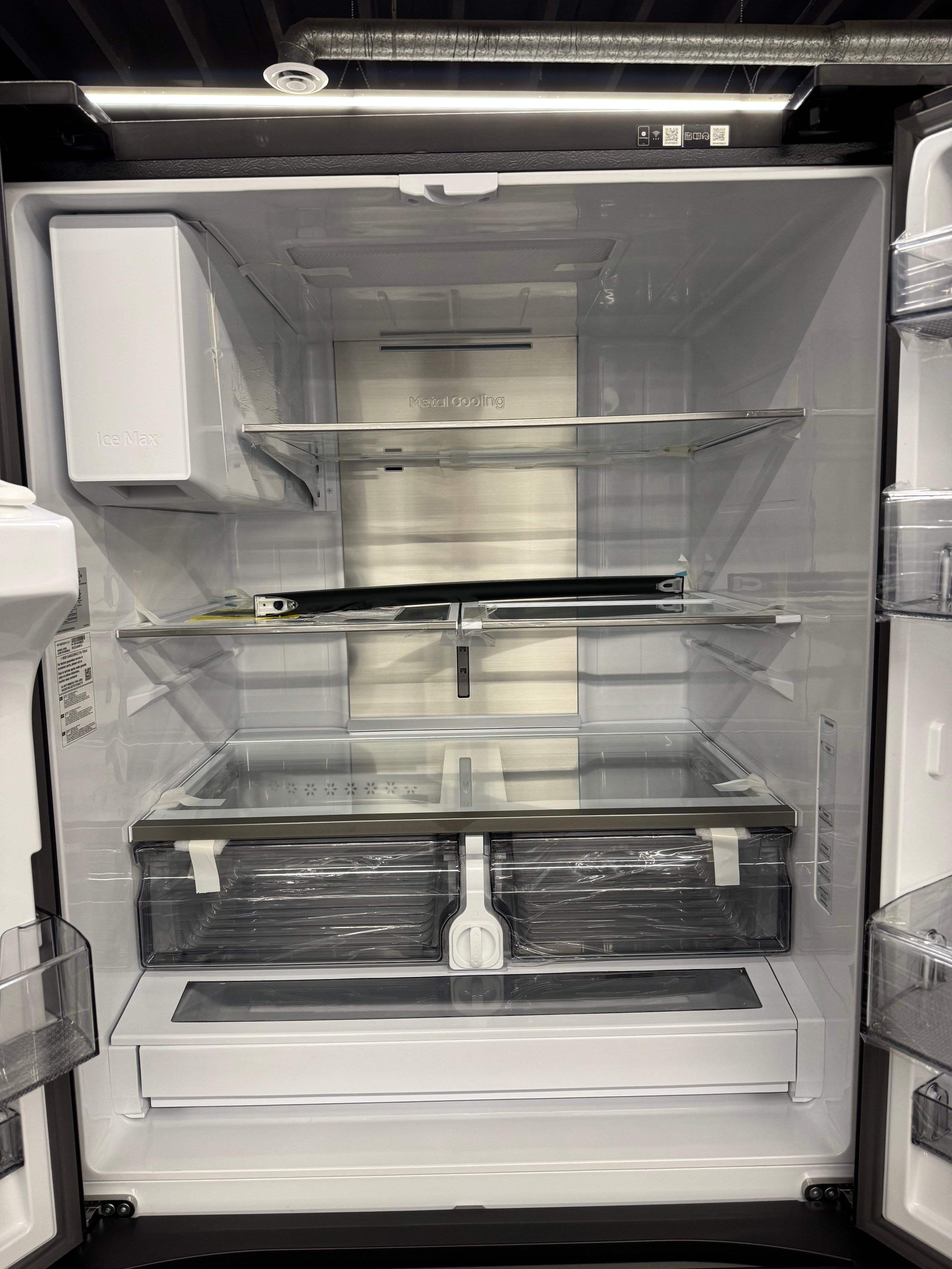 OPEN BOX - Samsung 36” French Door Fridge With Water Dispenser- RF32CG5400MT