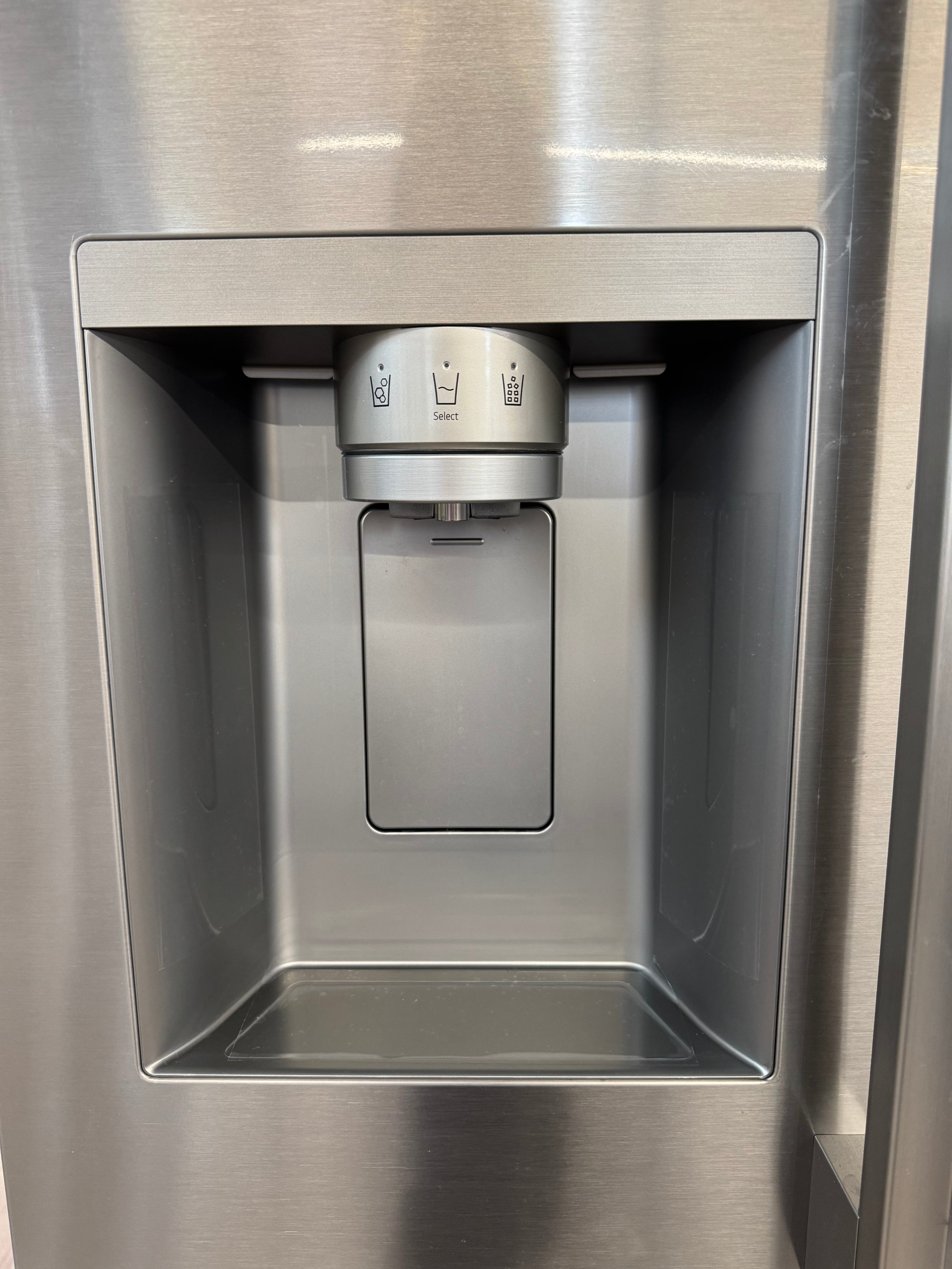 OPEN BOX - LG 36” Side by Side with Water & Ice Dispenser - LL27T3530S/01