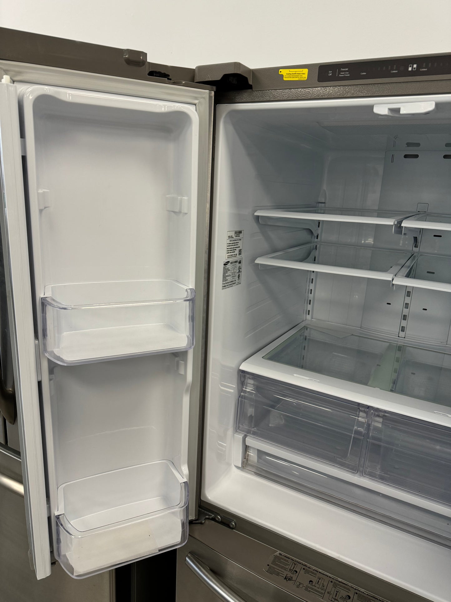 SAMSUNG 30” FRENCH DOOR REFRIGERATOR WITH ICE MAKER - RF220NCTASR