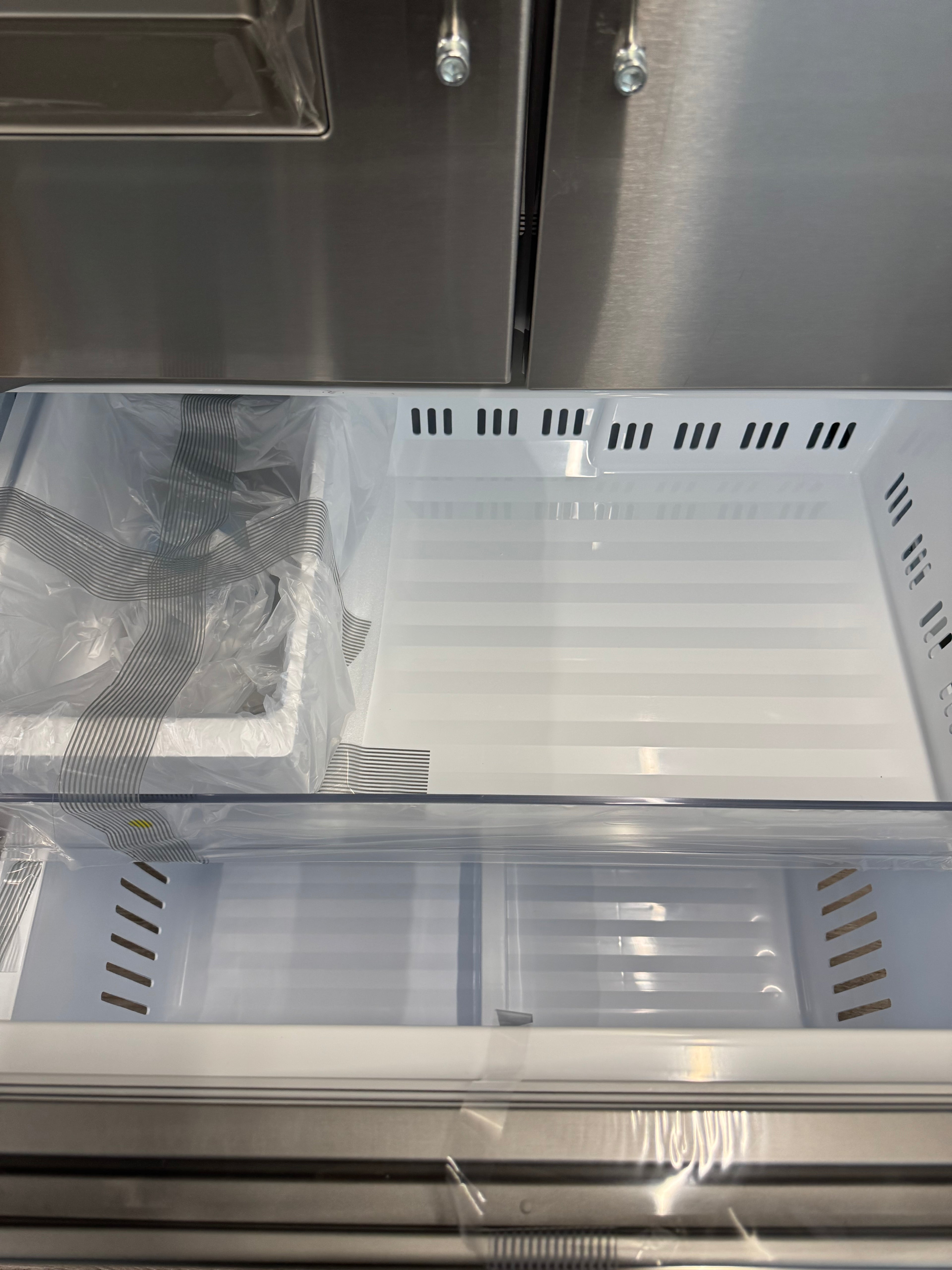 NEW - LG 36” Counter Depth French Door Fridge with Water & Ice Dispenser - LF24Z6530S (1 YEAR MANUFACTURER WARRANTY)