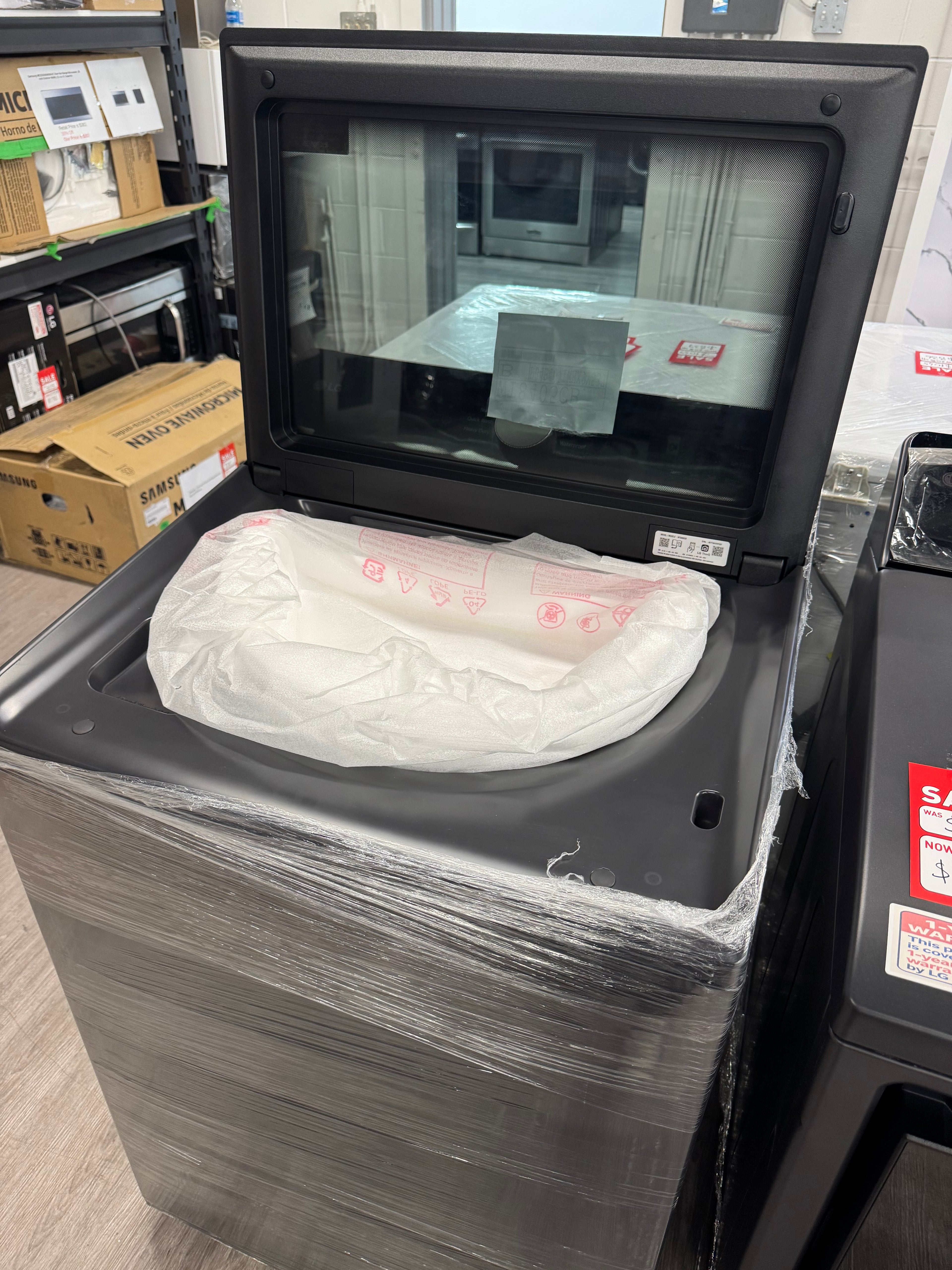 OPEN BOX - LG 27” Top Load Washer - WT8405CB - 1 YEAR LG WARRANTY