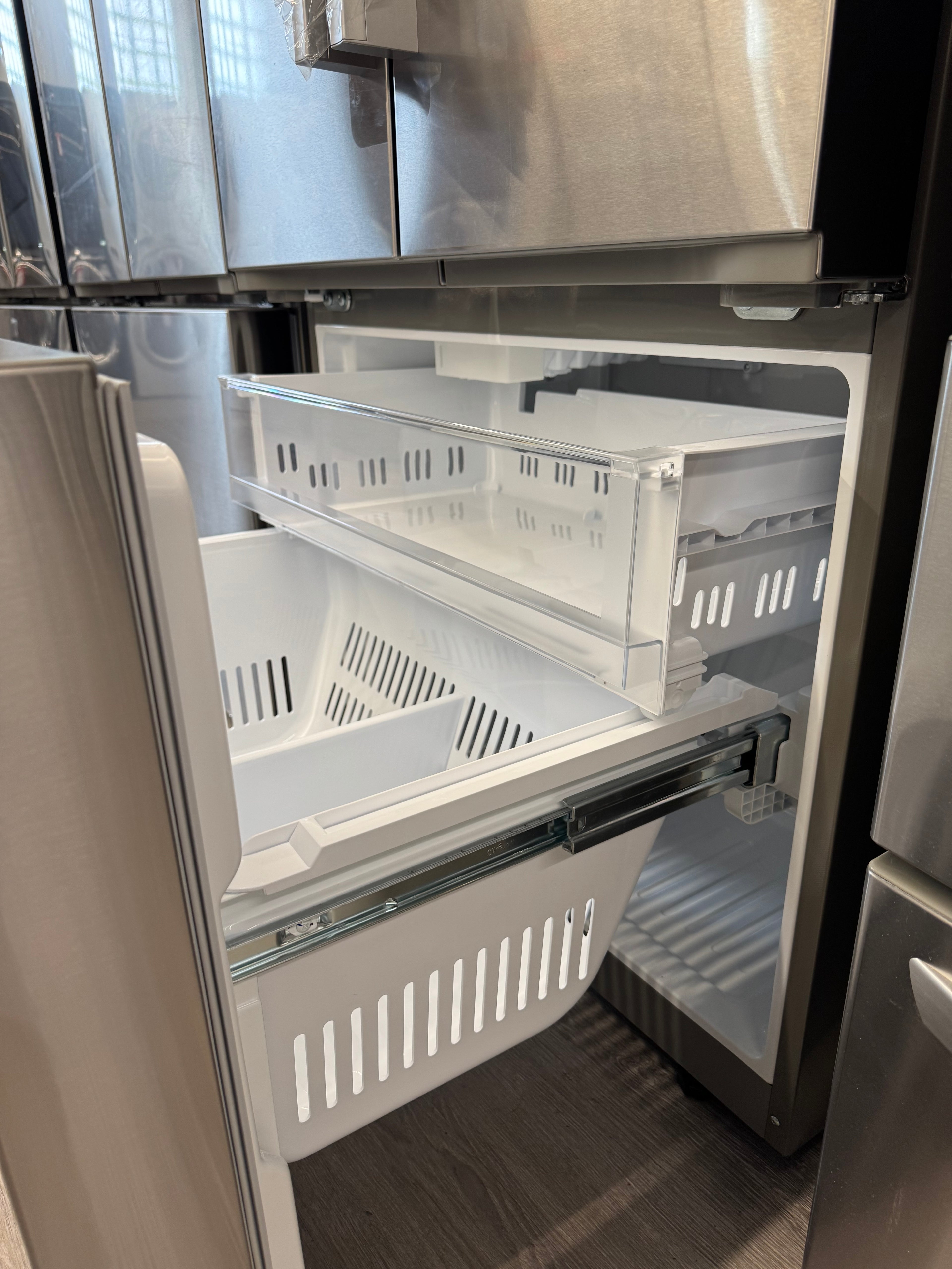 NEW - LG 33” French Door Refrigerator - LF21G6200S (1 YEAR MANUFACTURER WARRANTY)