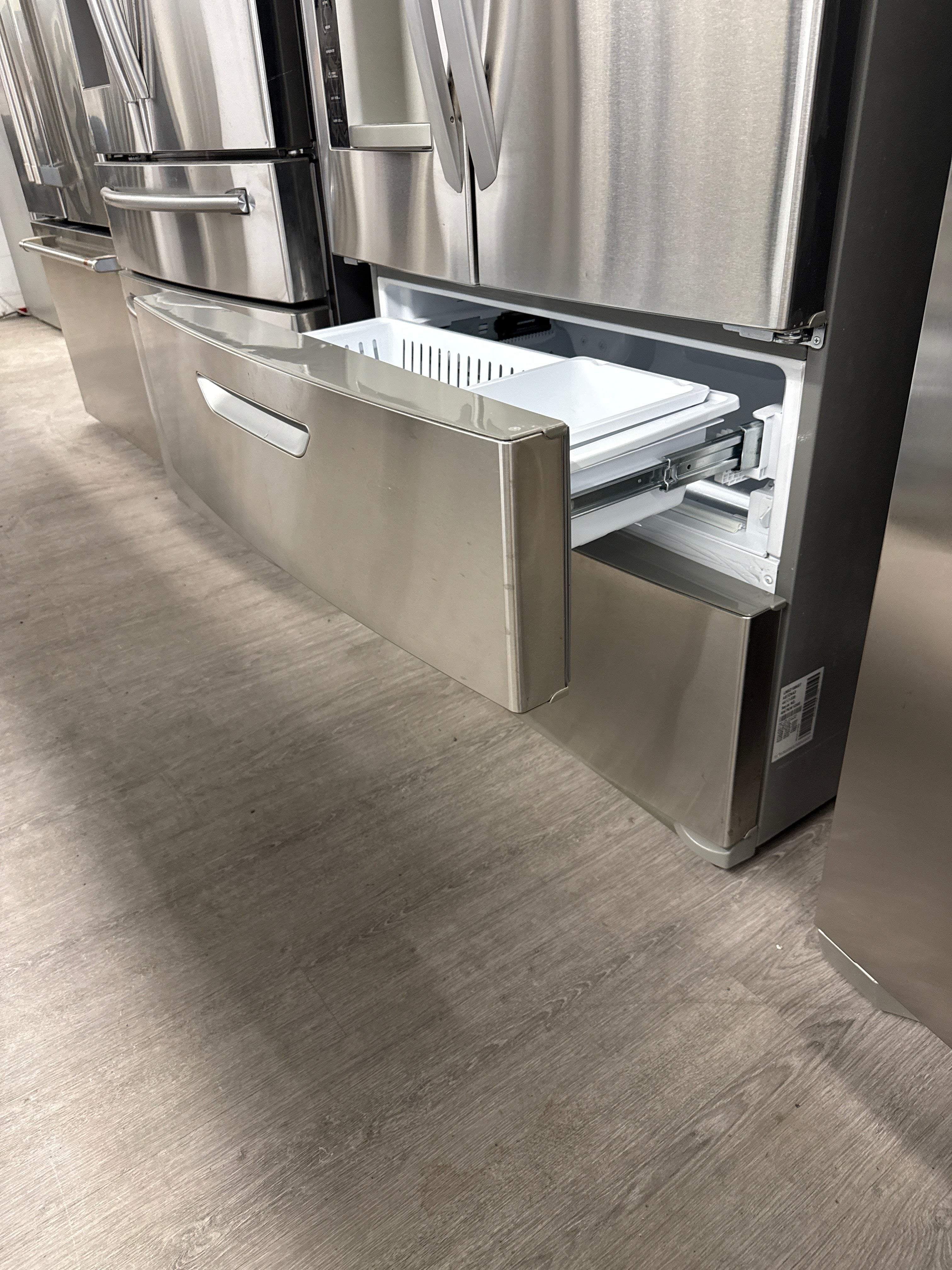 LG 36” 4 Door French Refrigerator with Water & Ice Dispenser - LMX21986ST/03