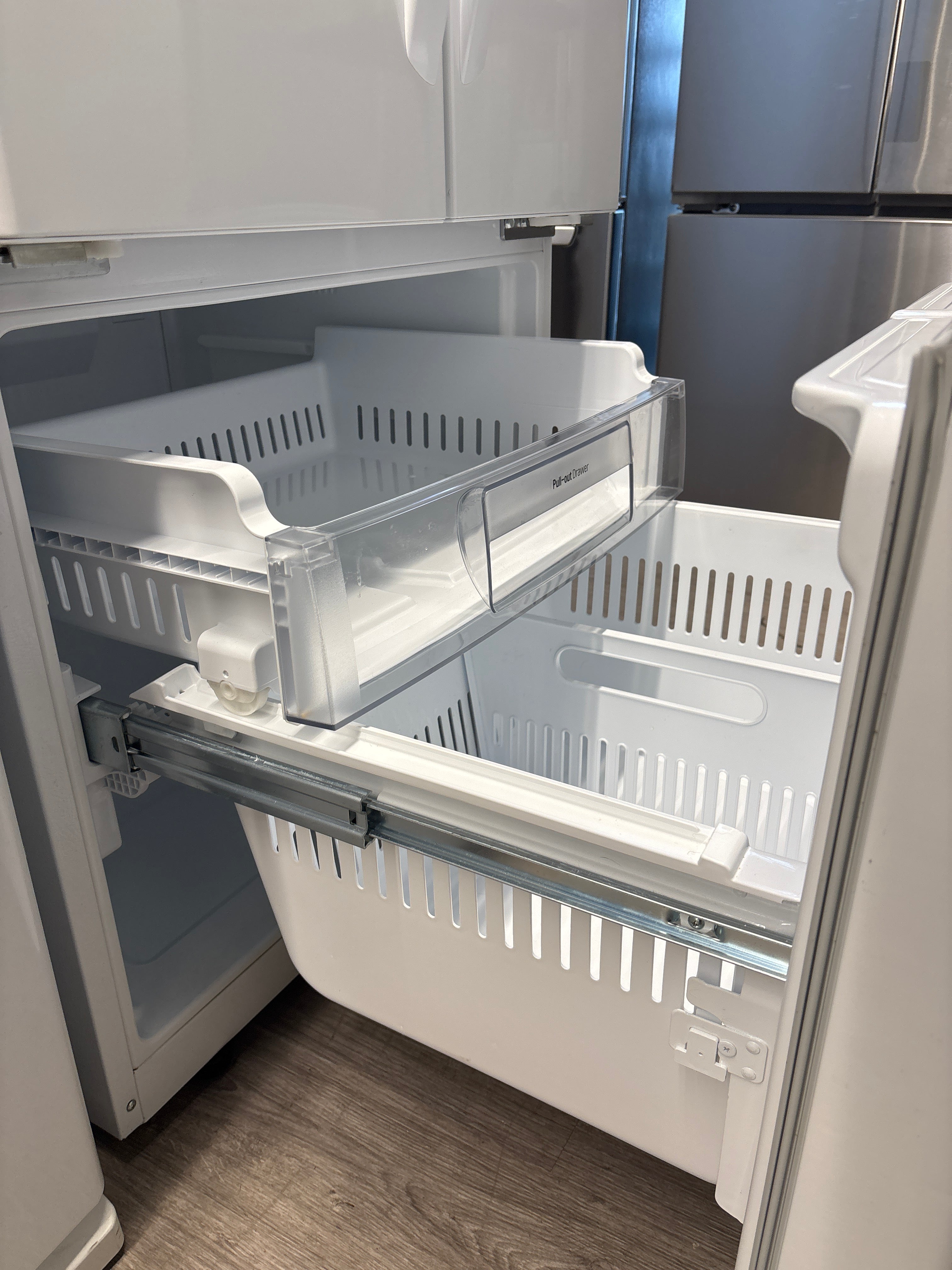 LG 30” French boor refrigerator - LFNS22520W/02