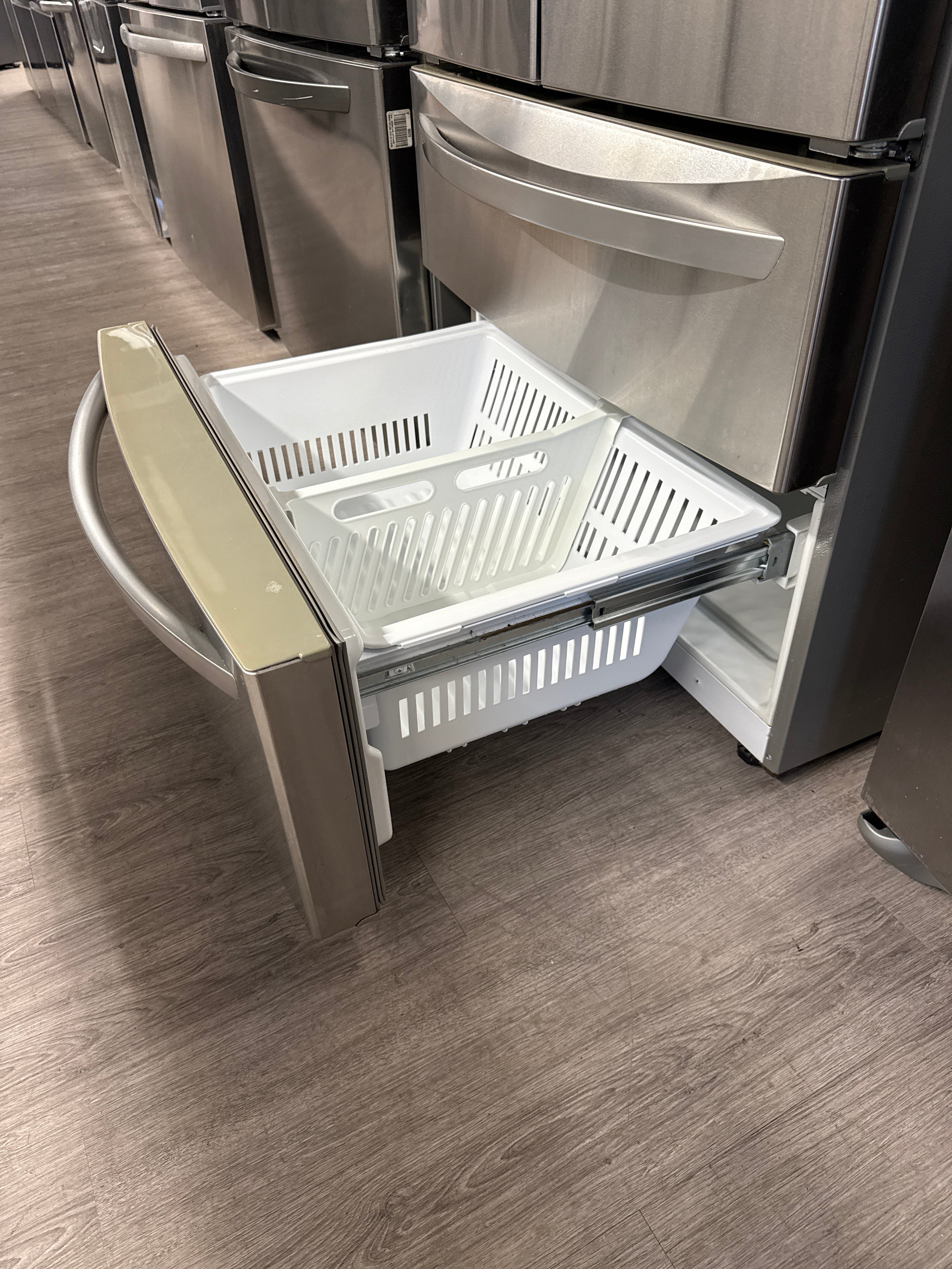 LG 33” French Door Refrigerator with Water & Ice Dispenser - LMX25988ST/00