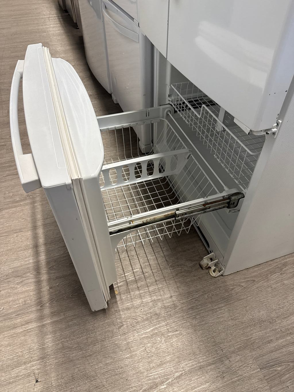 Whirlpool 33” French door Refrigerator GX2SHBXVQ03