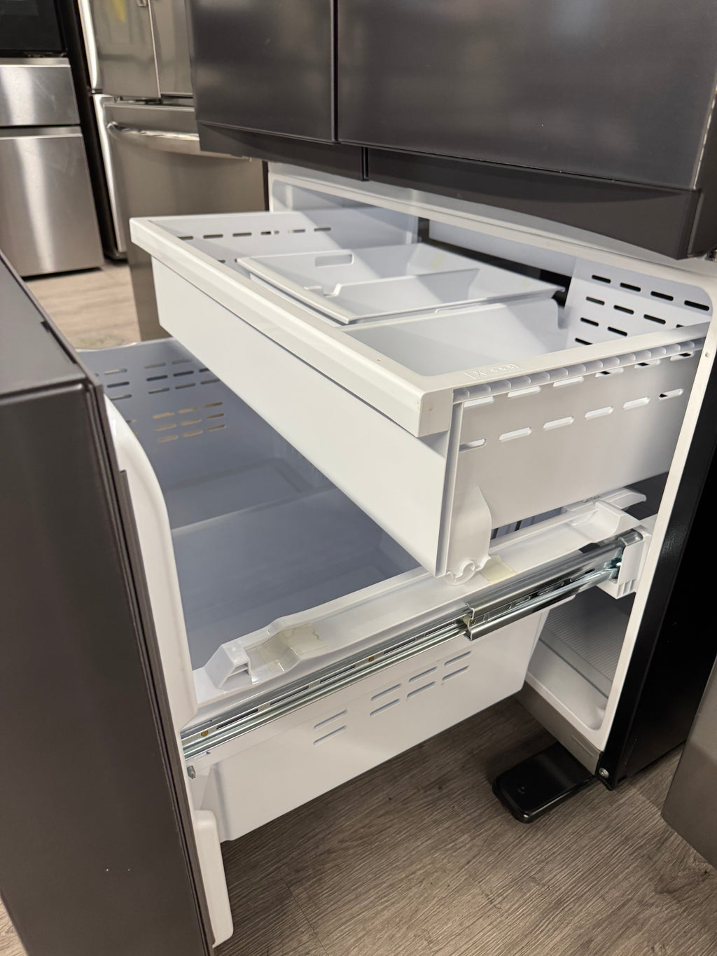 OPEN BOX - Samsung 36” French Door Fridge With Water Dispenser- RF32CG5400MT