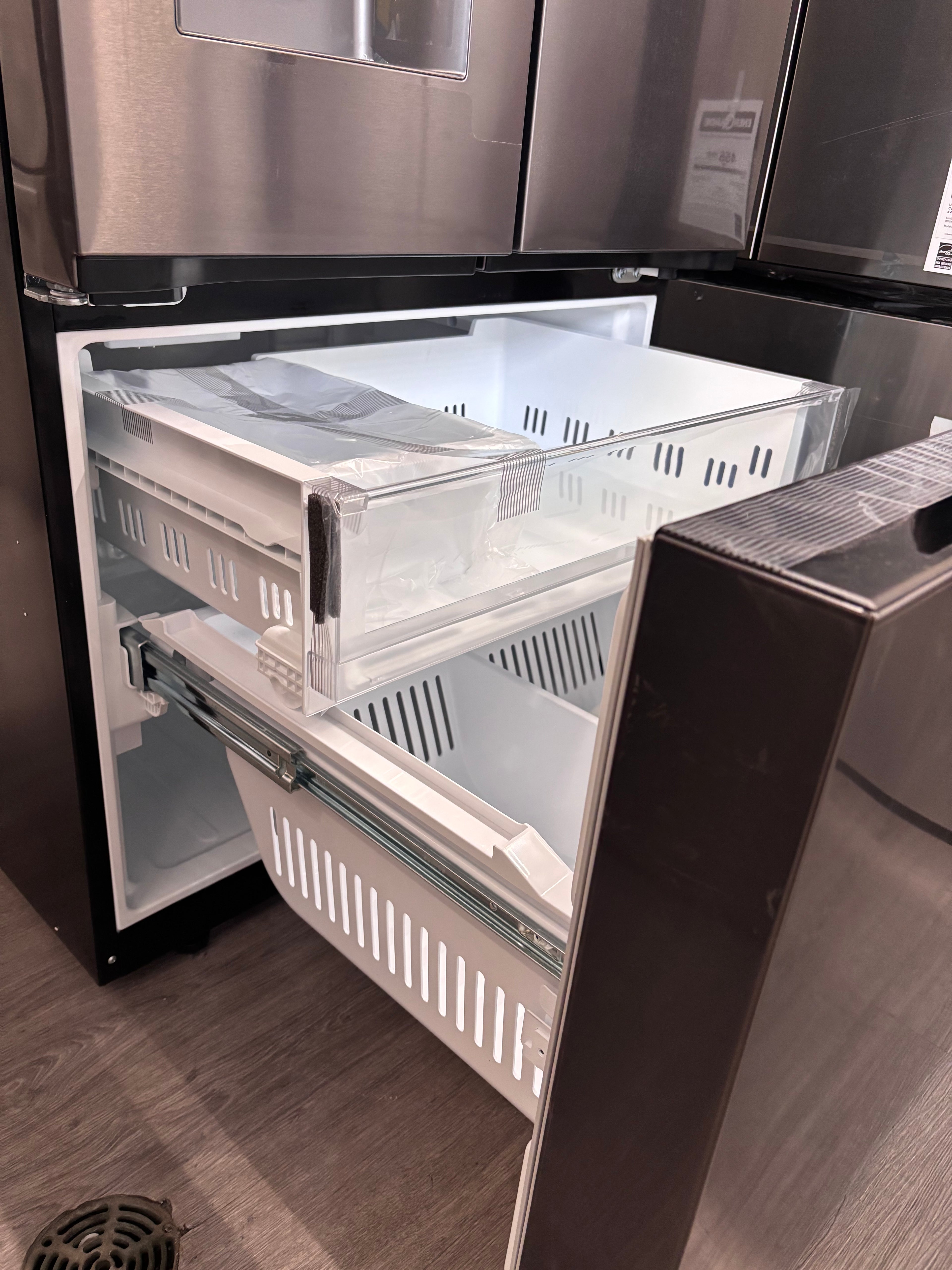 OPEN BOX - LG 33" French Door with Water & Ice Dispenser Refrigerator - LF25S6330D